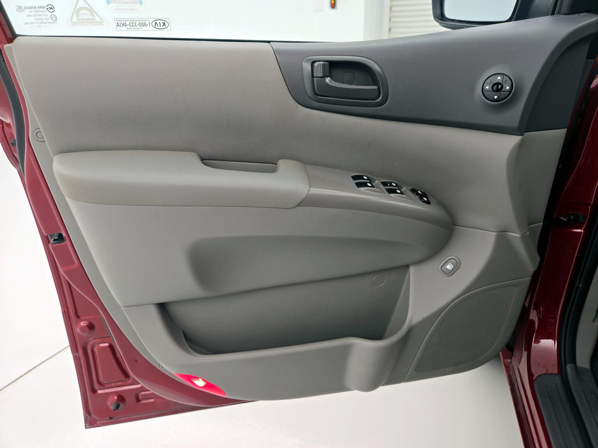 Thumbnail: 2014 Kia Sedona - 12