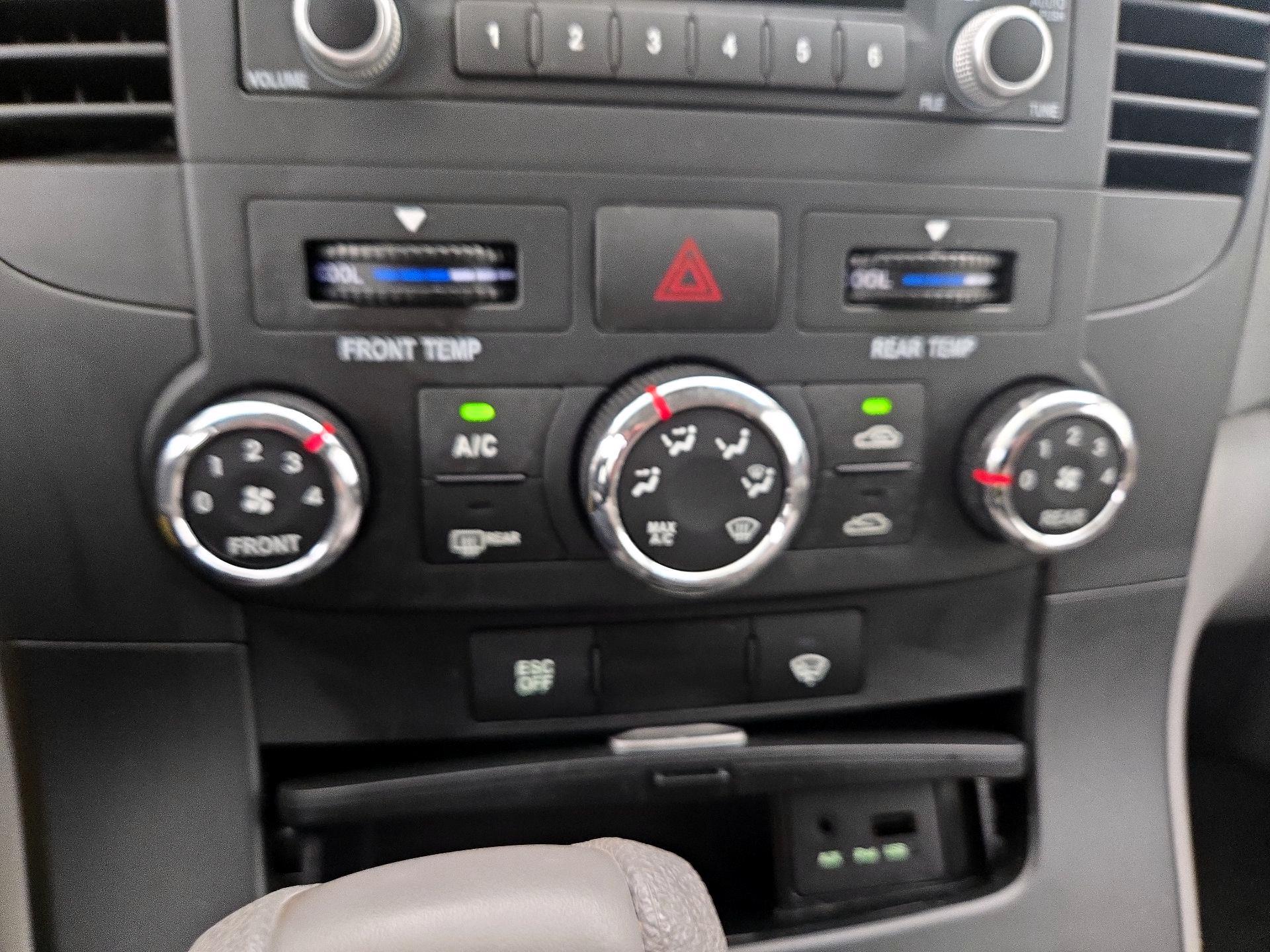 Thumbnail: 2014 Kia Sedona - 16