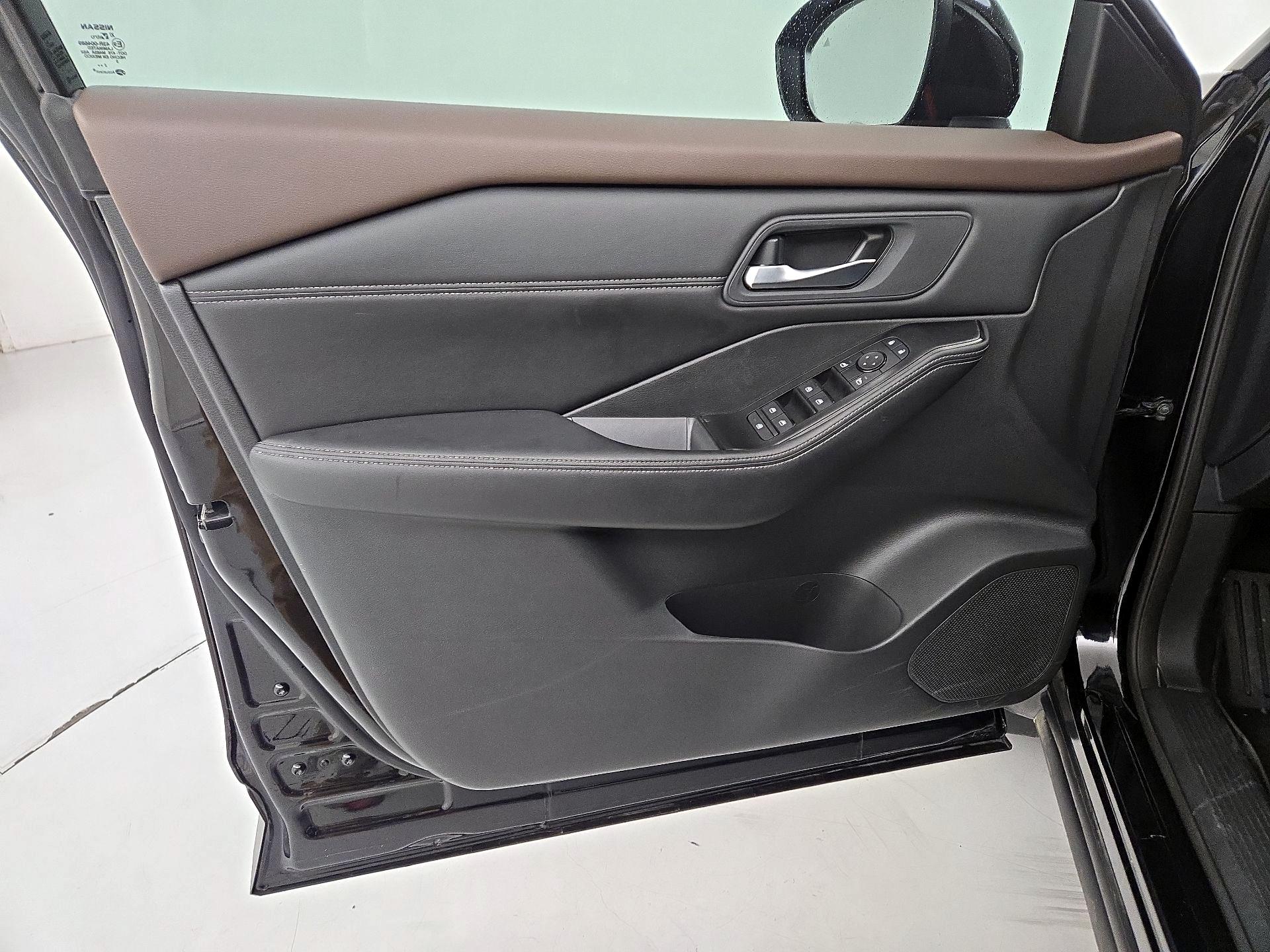 Thumbnail: 2023 Nissan Rogue - 12