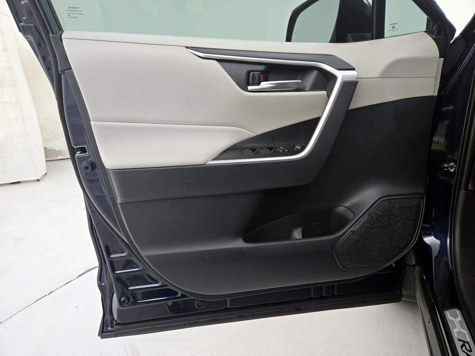 Thumbnail: 2025 Toyota RAV4 - 12