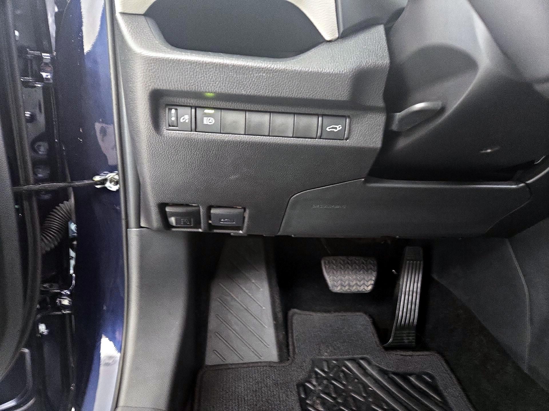 Thumbnail: 2025 Toyota RAV4 - 13