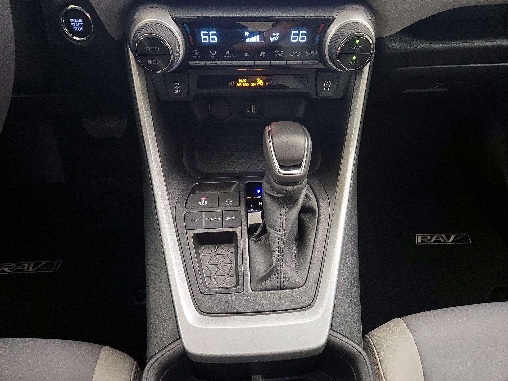 Thumbnail: 2025 Toyota RAV4 - 17