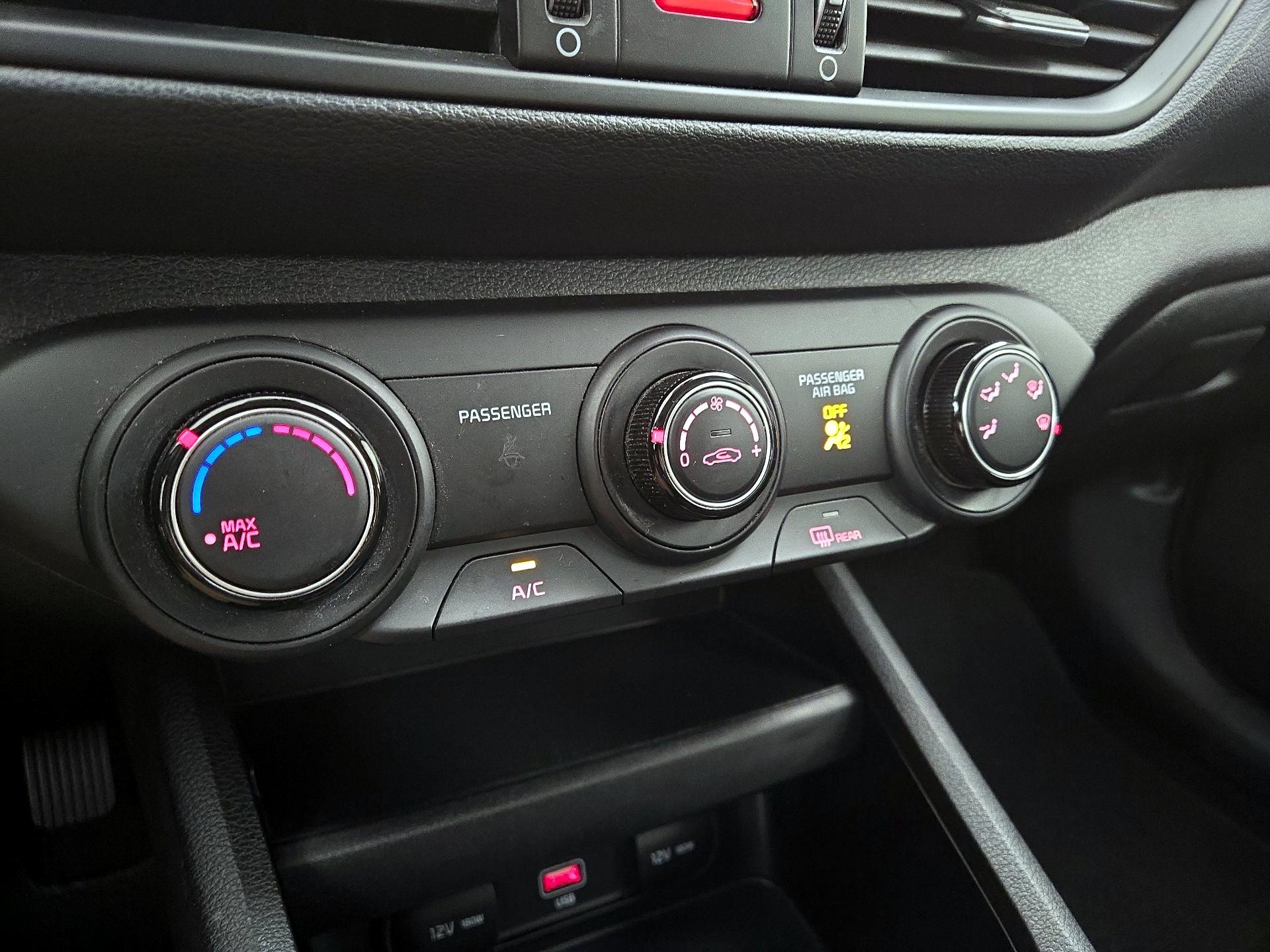 Thumbnail: 2022 Kia Forte - 16