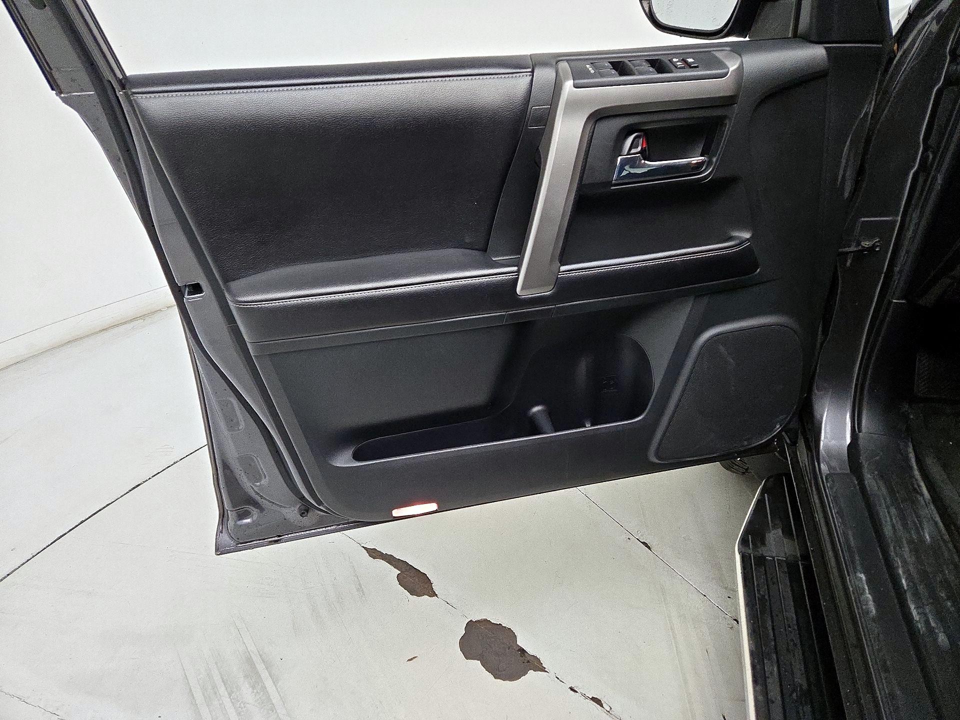 Thumbnail: 2016 Toyota 4Runner - 12