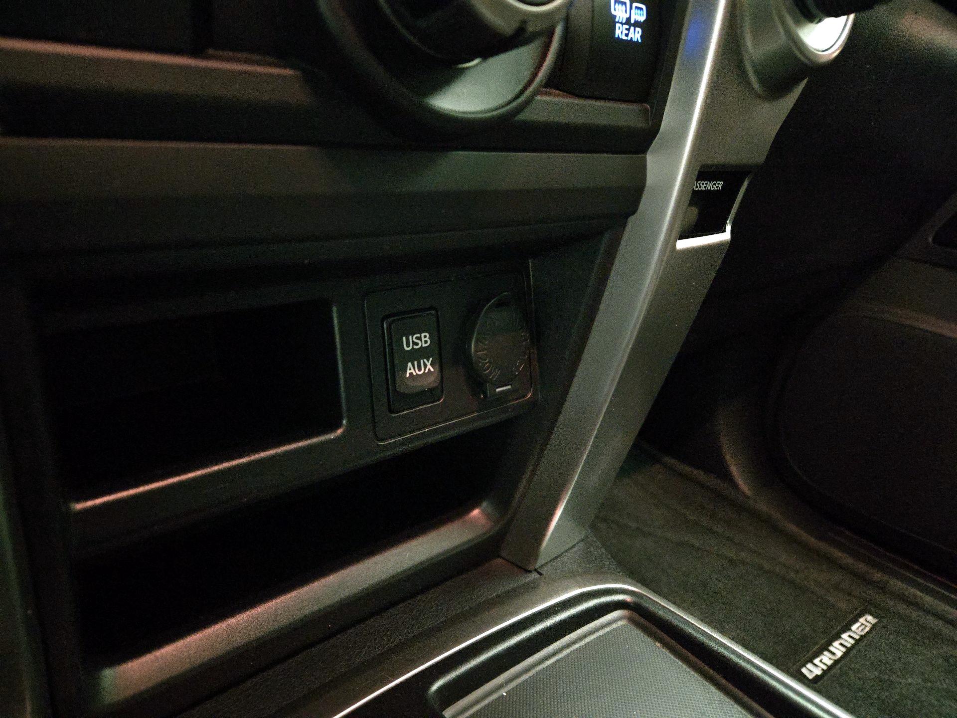 Thumbnail: 2016 Toyota 4Runner - 17