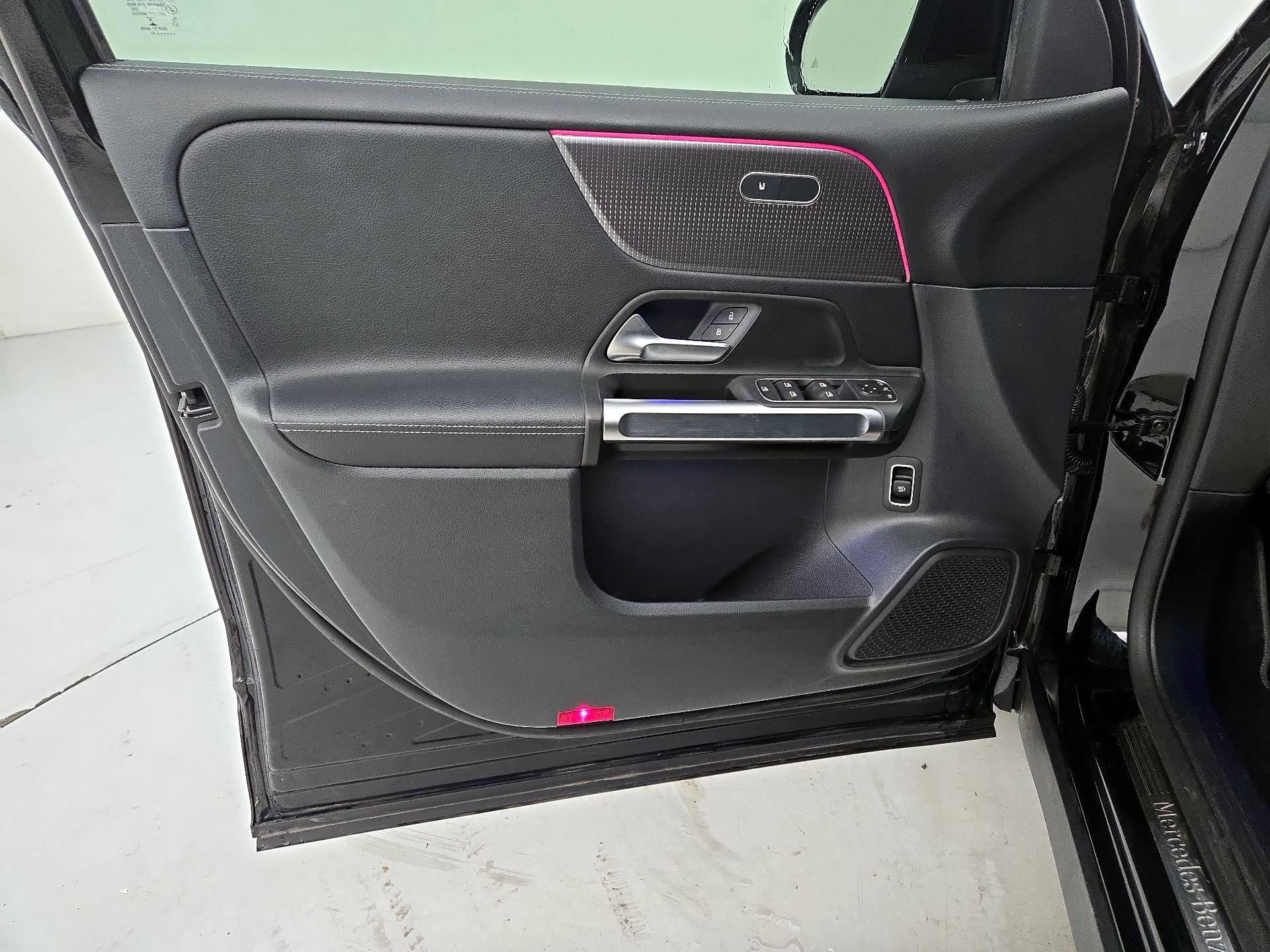 Thumbnail: 2022 Mercedes-Benz GLB - 12