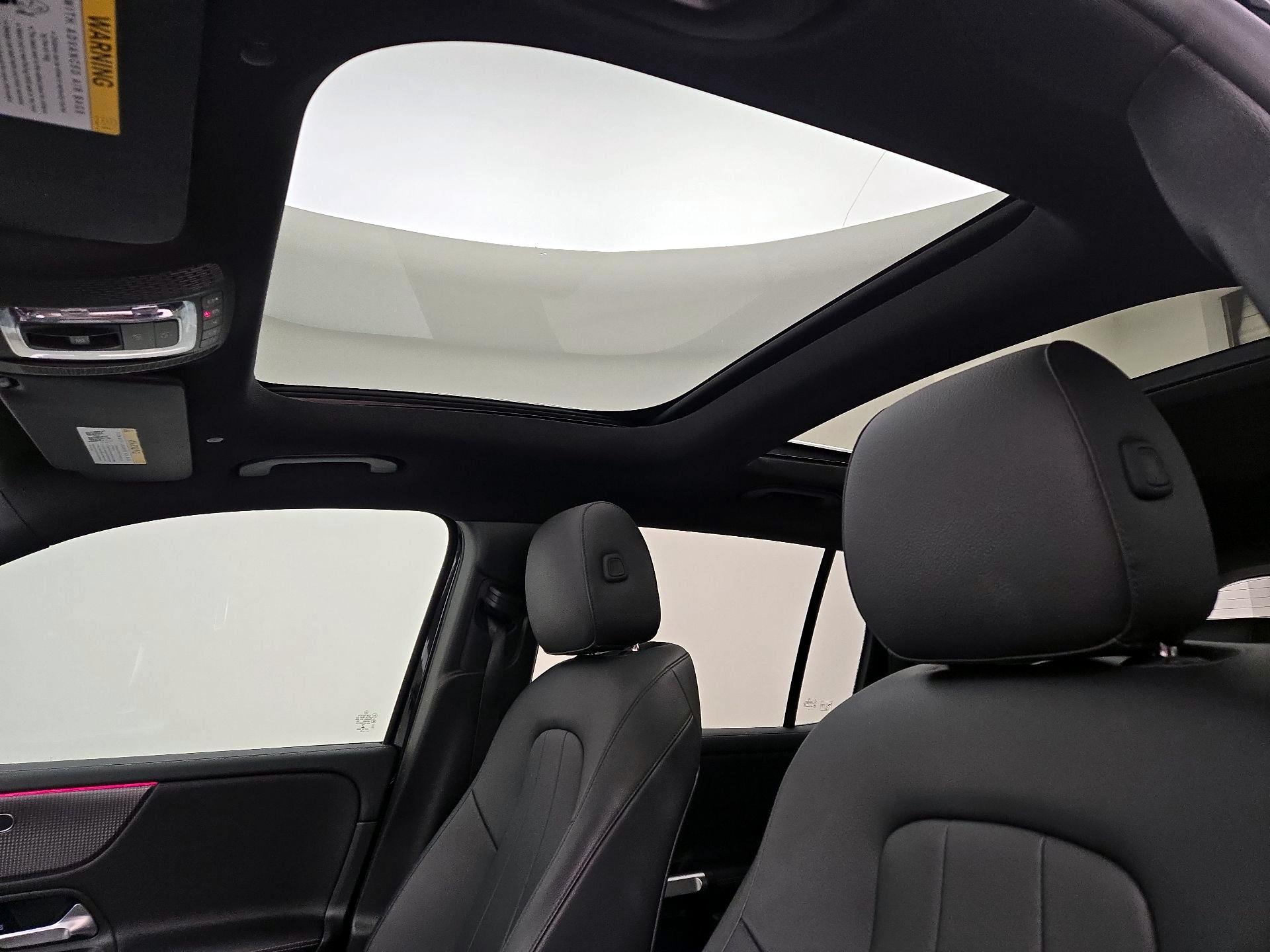 Thumbnail: 2022 Mercedes-Benz GLB - 19