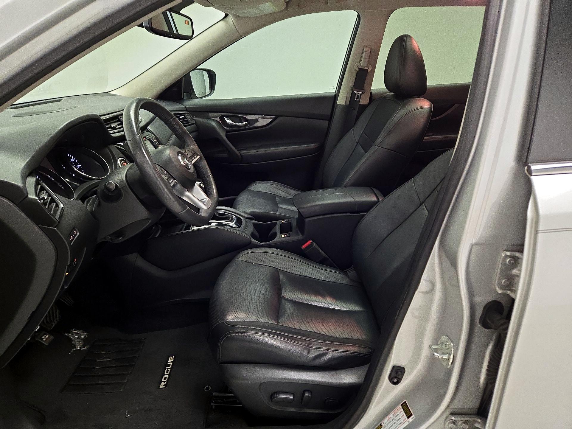 Thumbnail: 2017 Nissan Rogue - 11