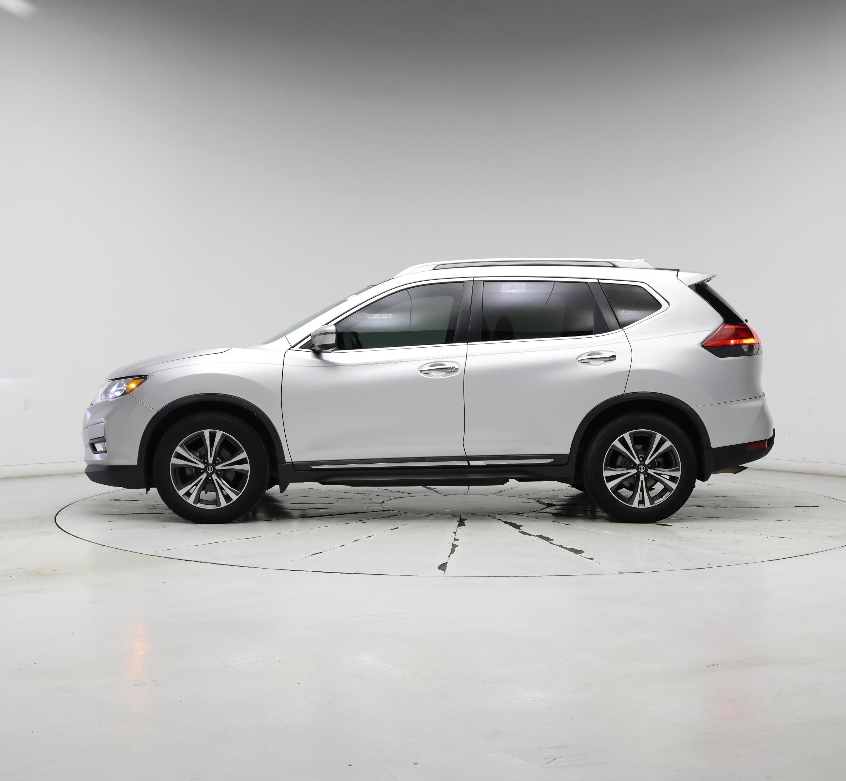 Thumbnail: 2017 Nissan Rogue - 3