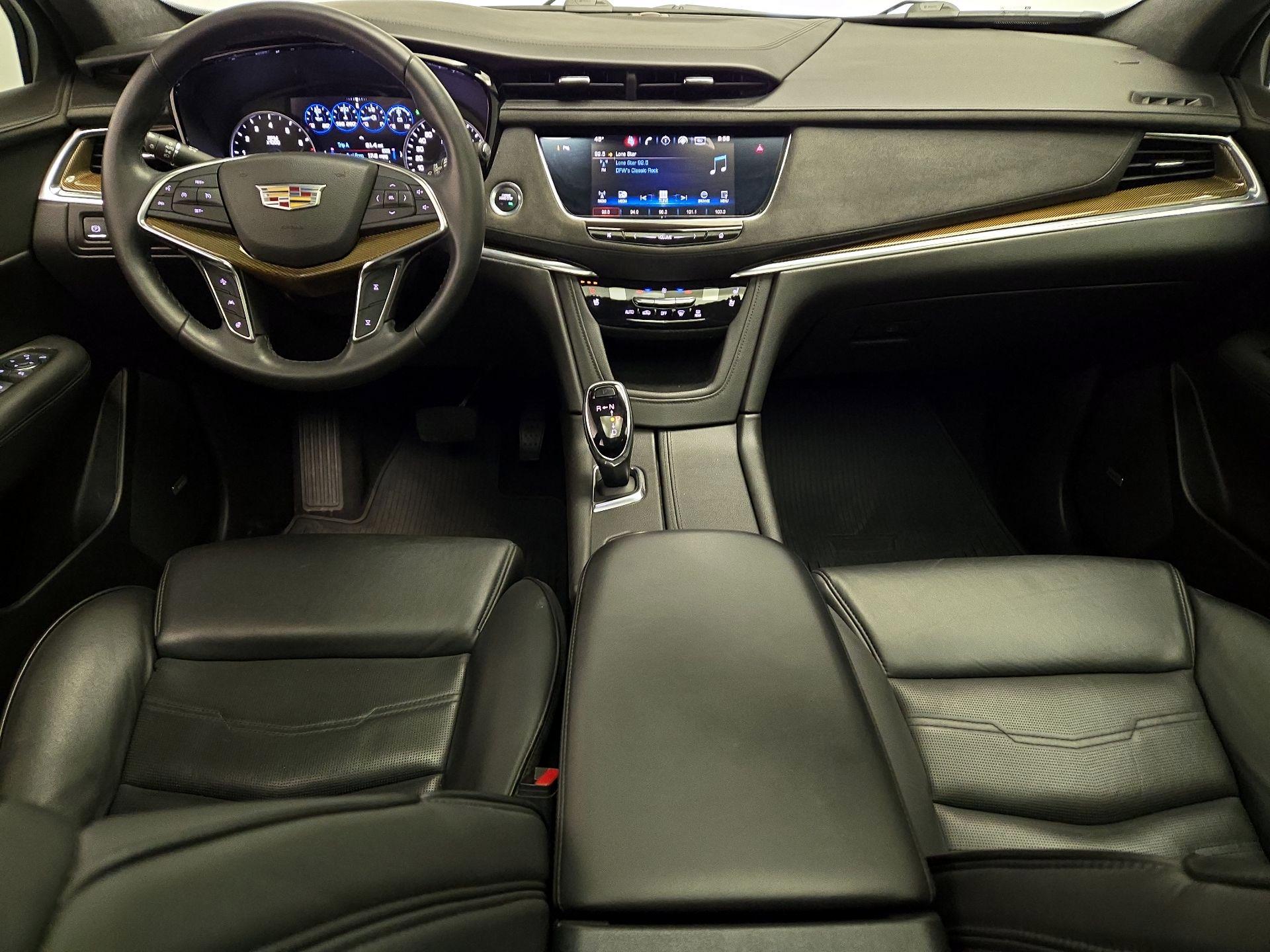 Thumbnail: 2017 Cadillac XT5 - 9