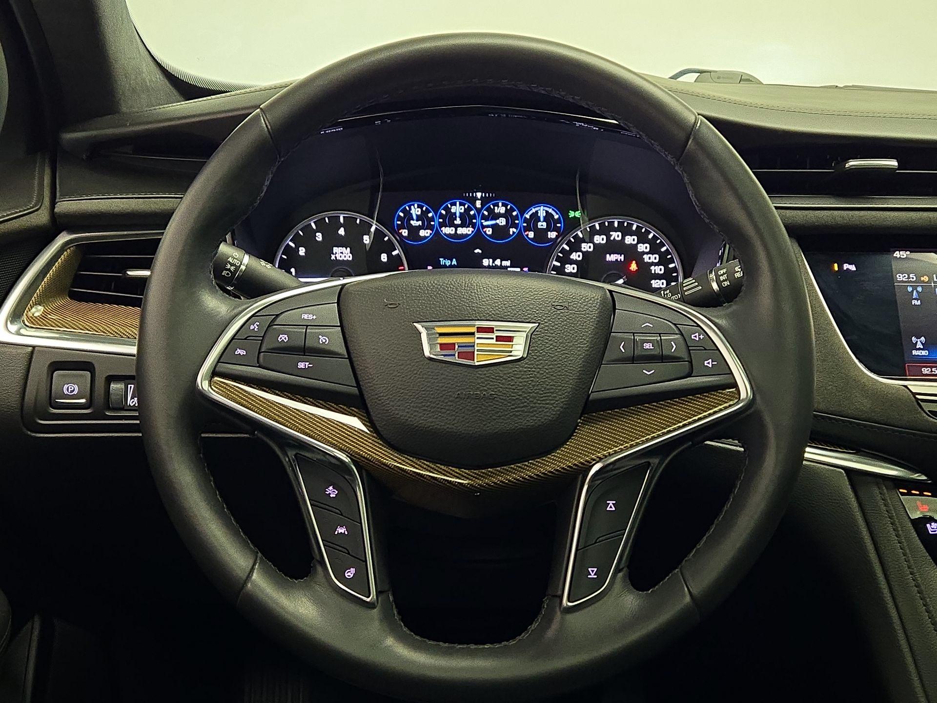 Thumbnail: 2017 Cadillac XT5 - 10