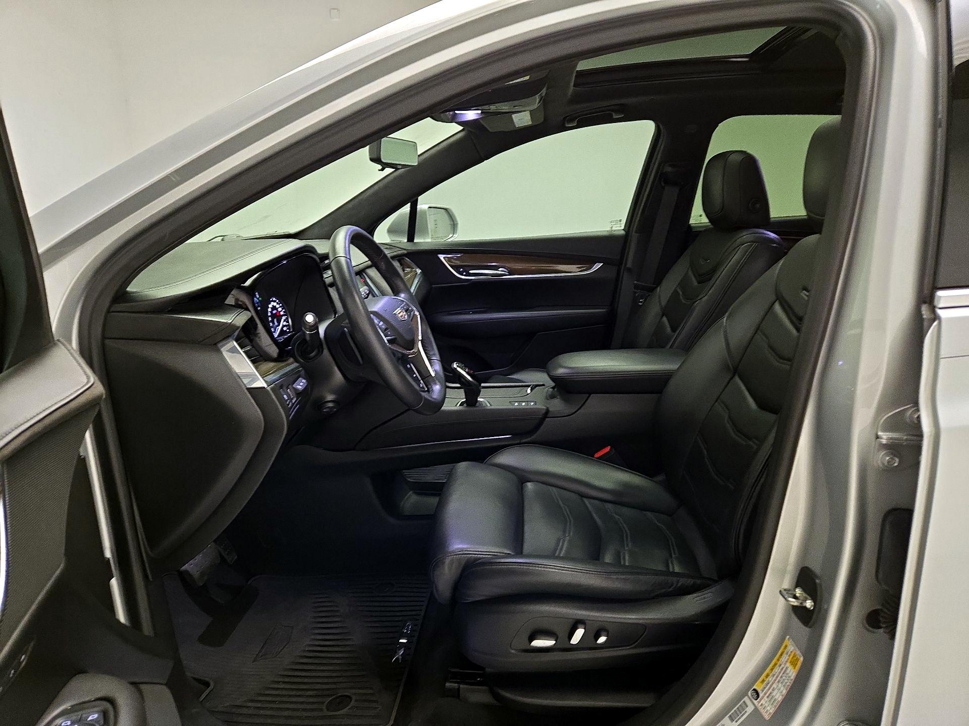 Thumbnail: 2017 Cadillac XT5 - 11