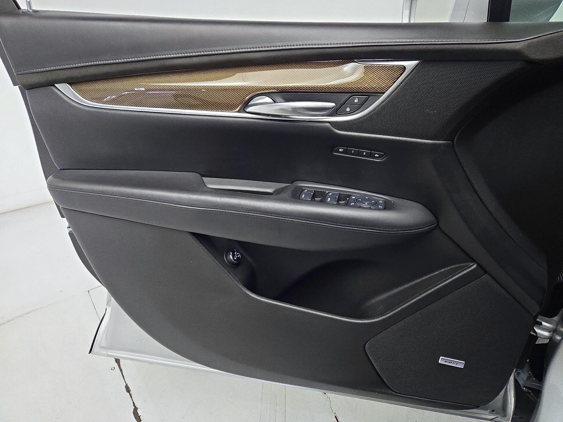 Thumbnail: 2017 Cadillac XT5 - 12