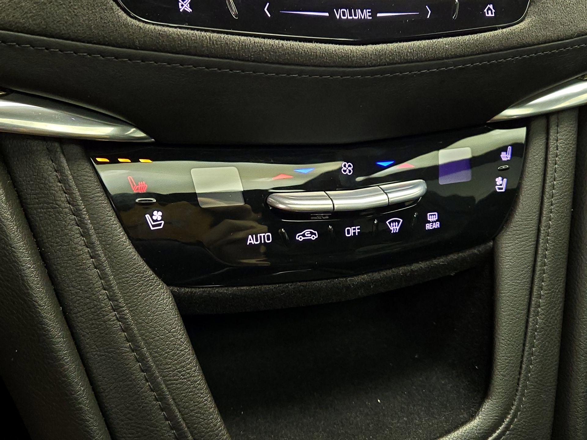 Thumbnail: 2017 Cadillac XT5 - 17