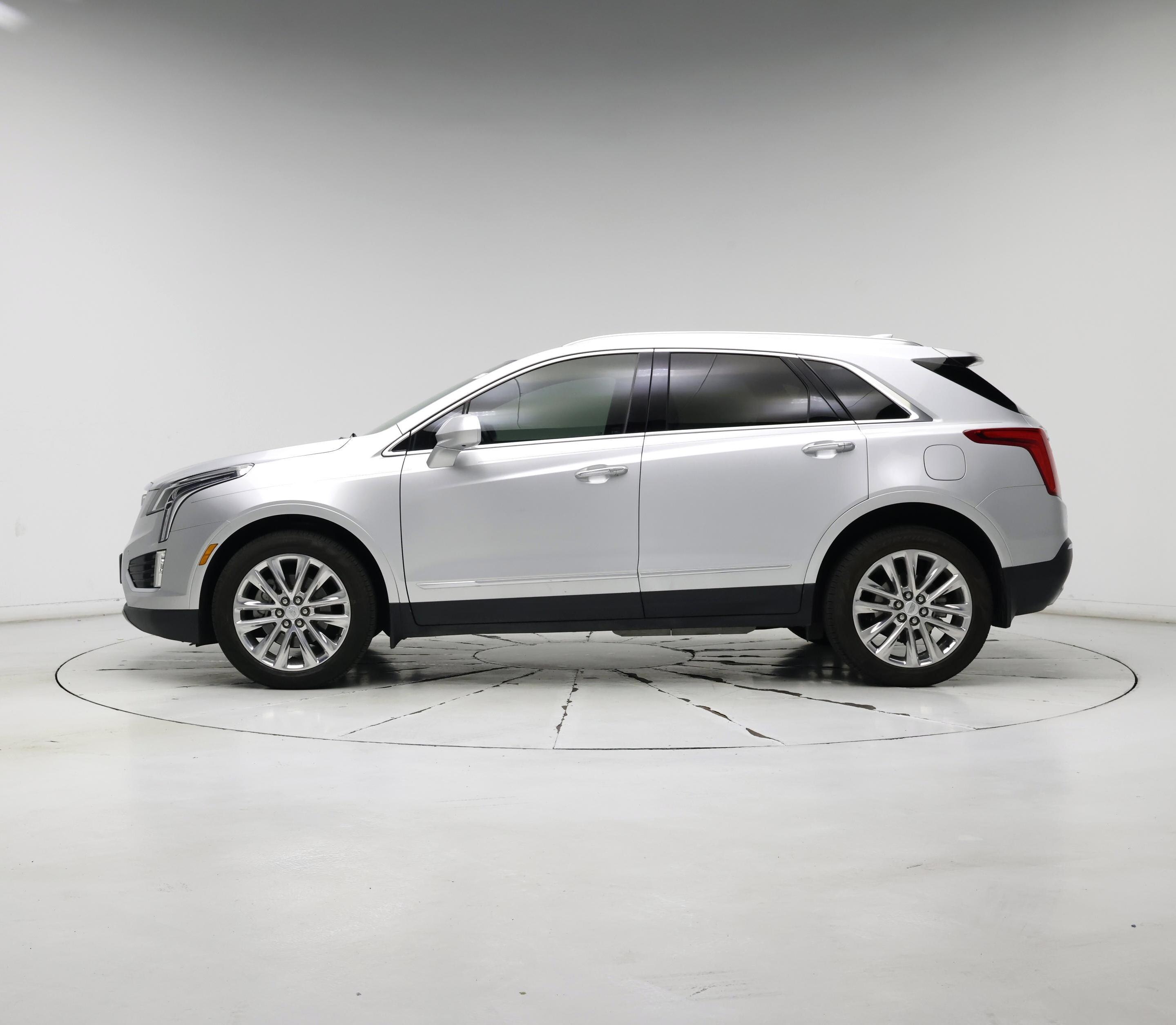 Thumbnail: 2017 Cadillac XT5 - 3