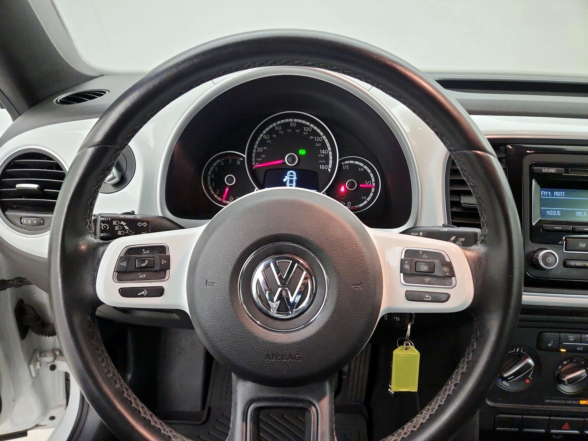 Thumbnail: 2014 Volkswagen Beetle - 10