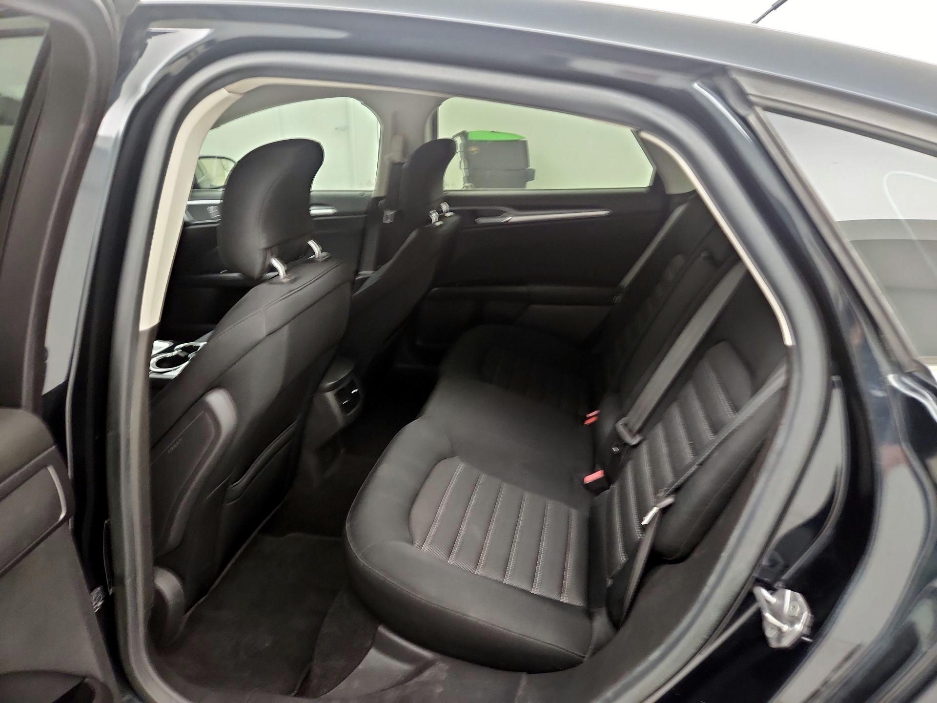 Thumbnail: 2014 Ford Fusion - 17