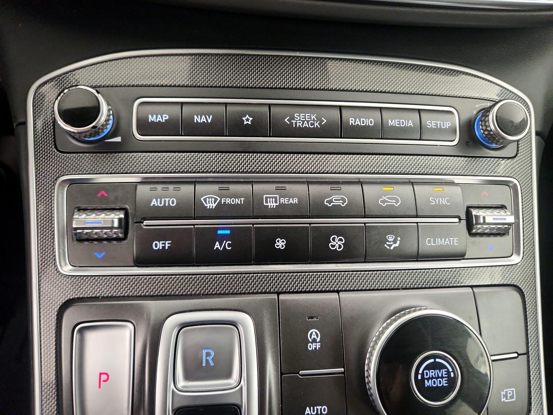 Thumbnail: 2022 Hyundai Santa Fe - 17