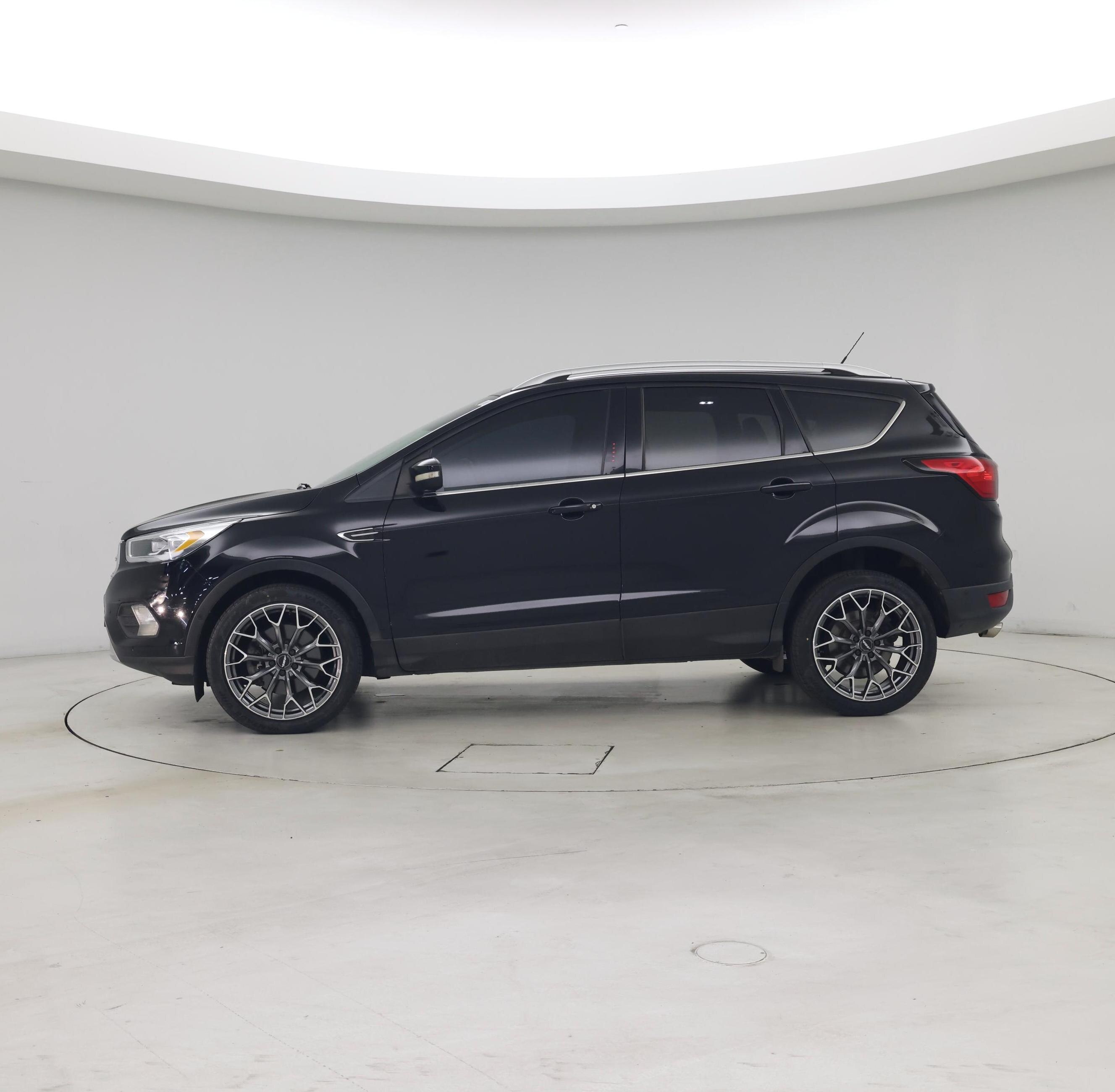 Thumbnail: 2019 Ford Escape - 3