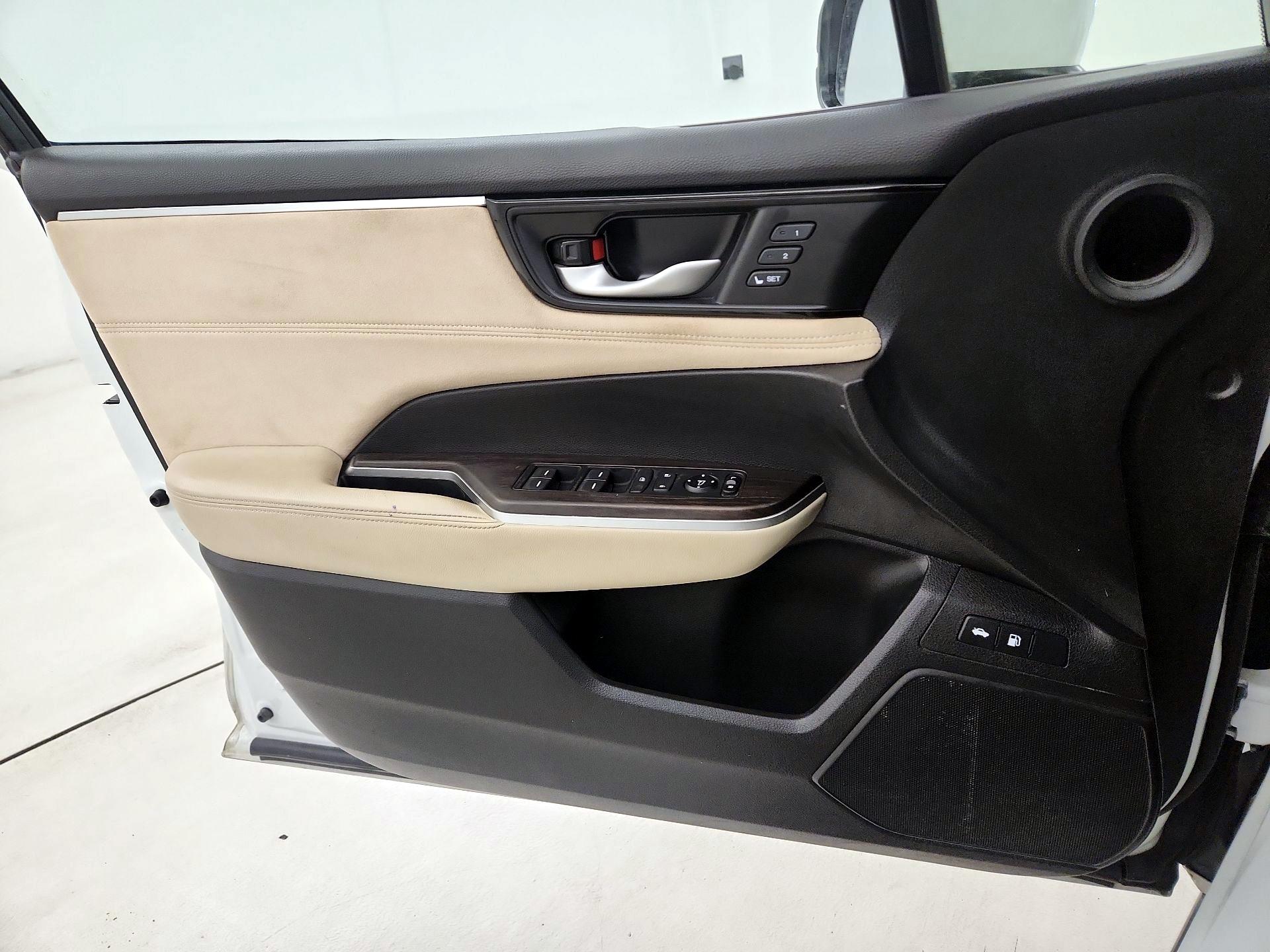 Thumbnail: 2018 Honda Clarity - 12