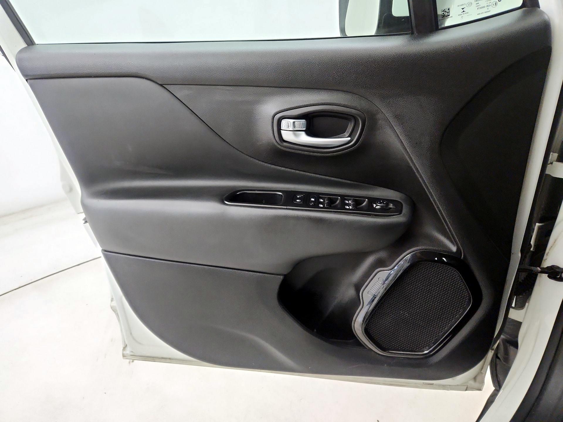 Thumbnail: 2018 Jeep Renegade - 12