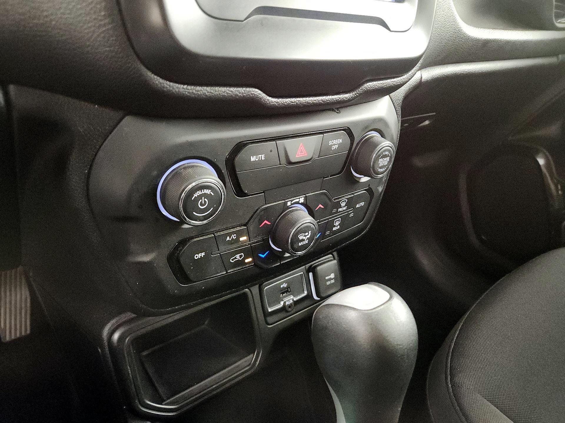 Thumbnail: 2018 Jeep Renegade - 14