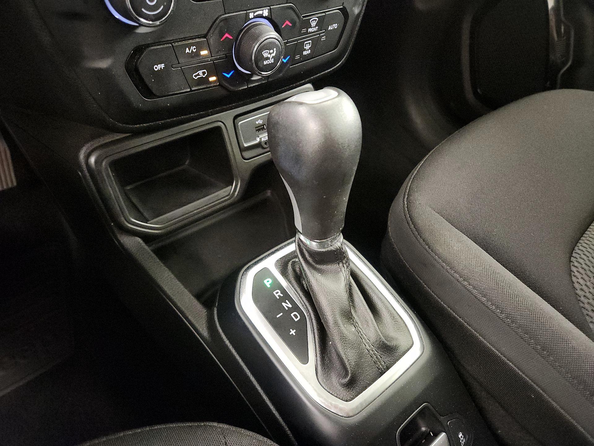 Thumbnail: 2018 Jeep Renegade - 15