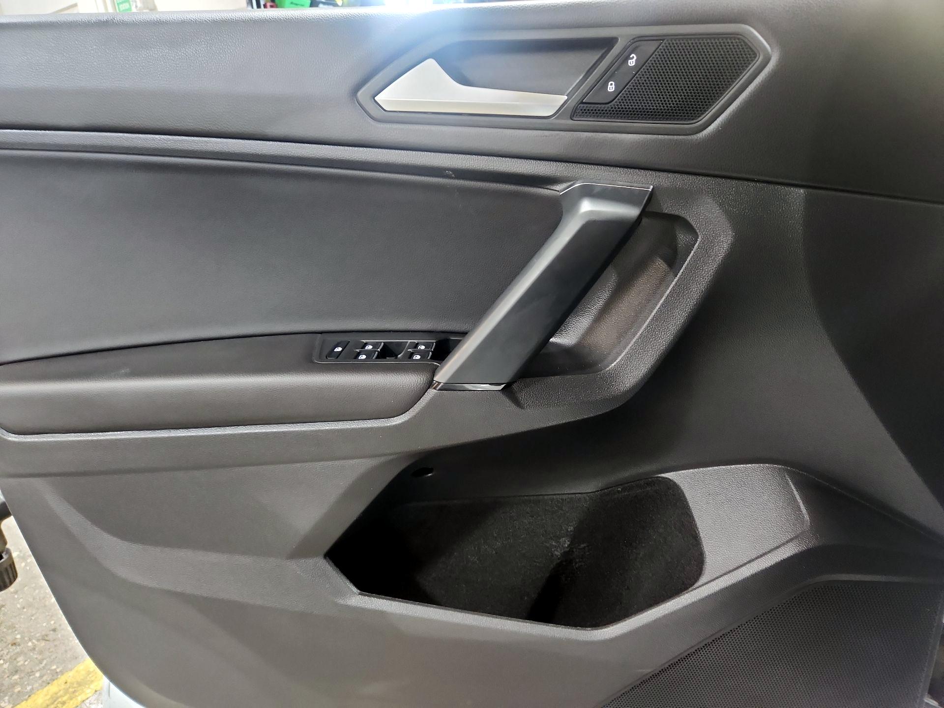 Thumbnail: 2019 Volkswagen Tiguan - 12