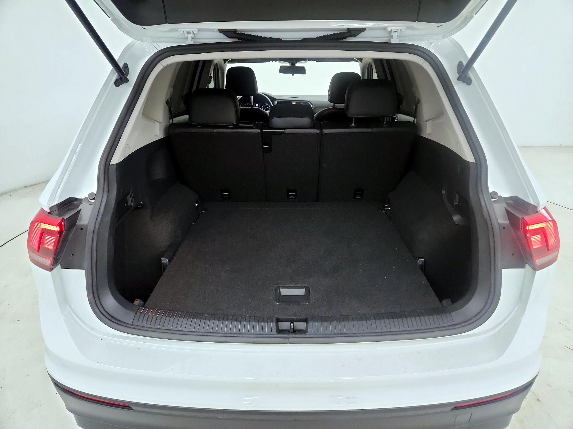 Thumbnail: 2019 Volkswagen Tiguan - 16