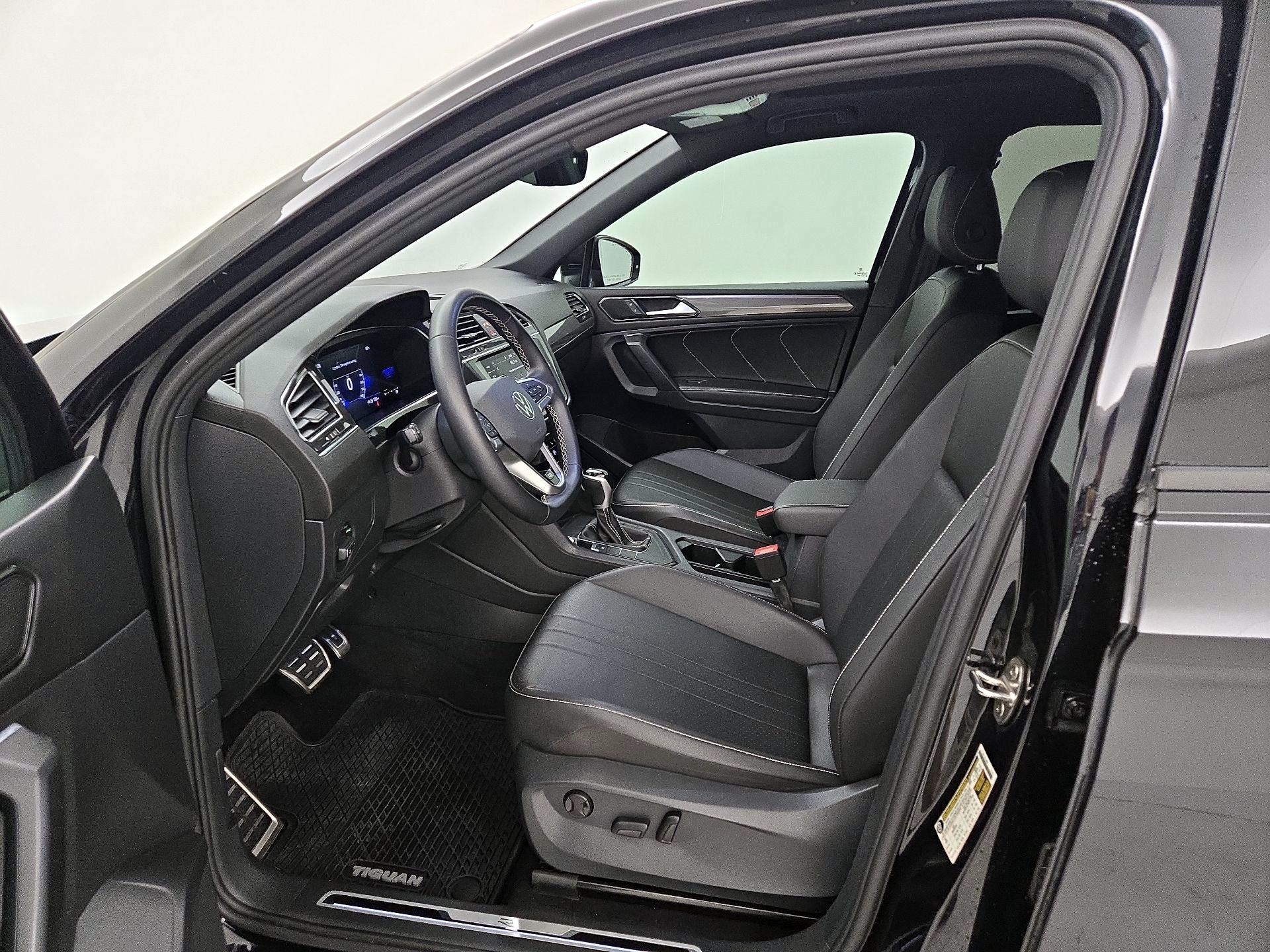 Thumbnail: 2023 Volkswagen Tiguan - 11