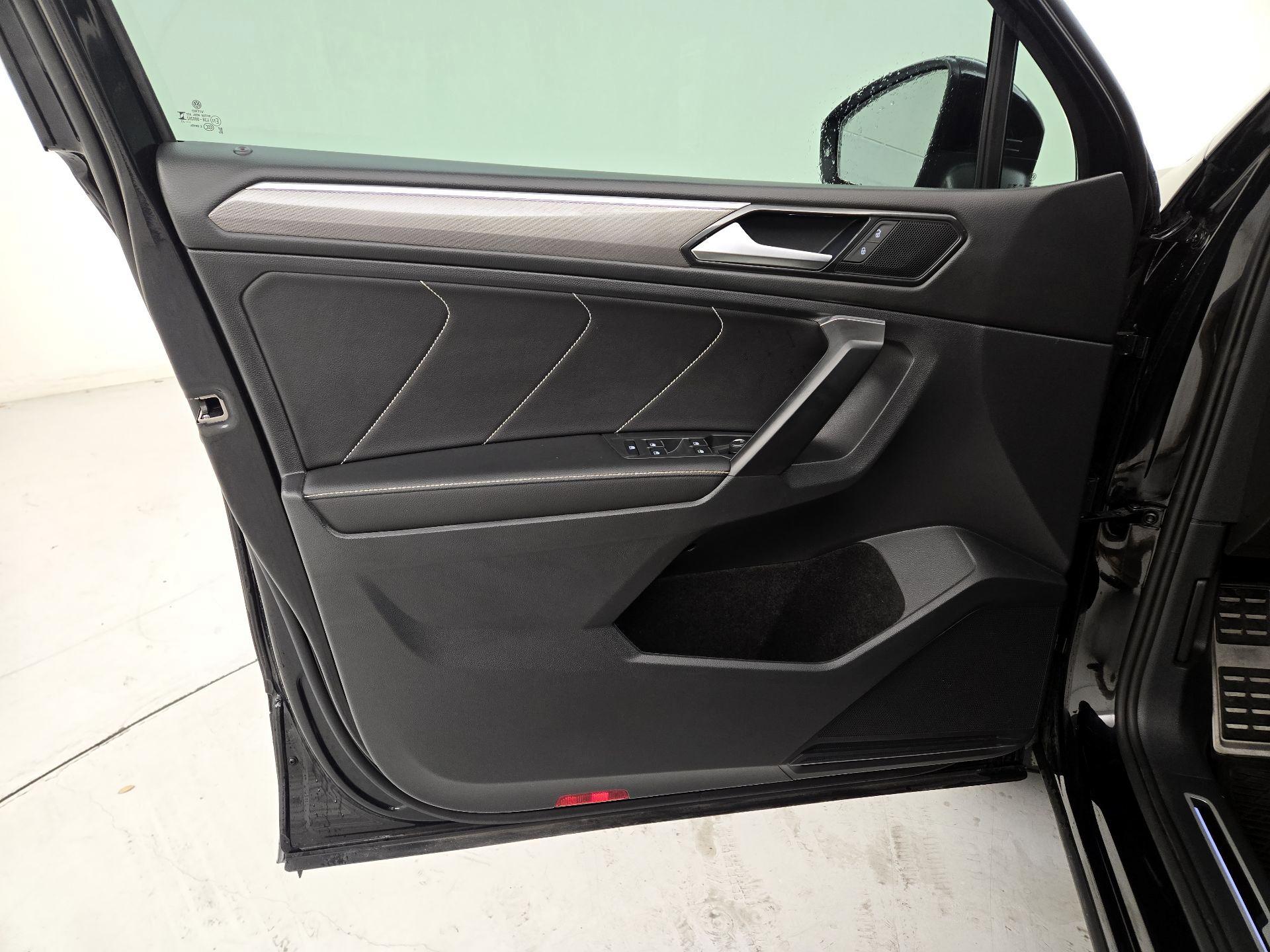 Thumbnail: 2023 Volkswagen Tiguan - 12