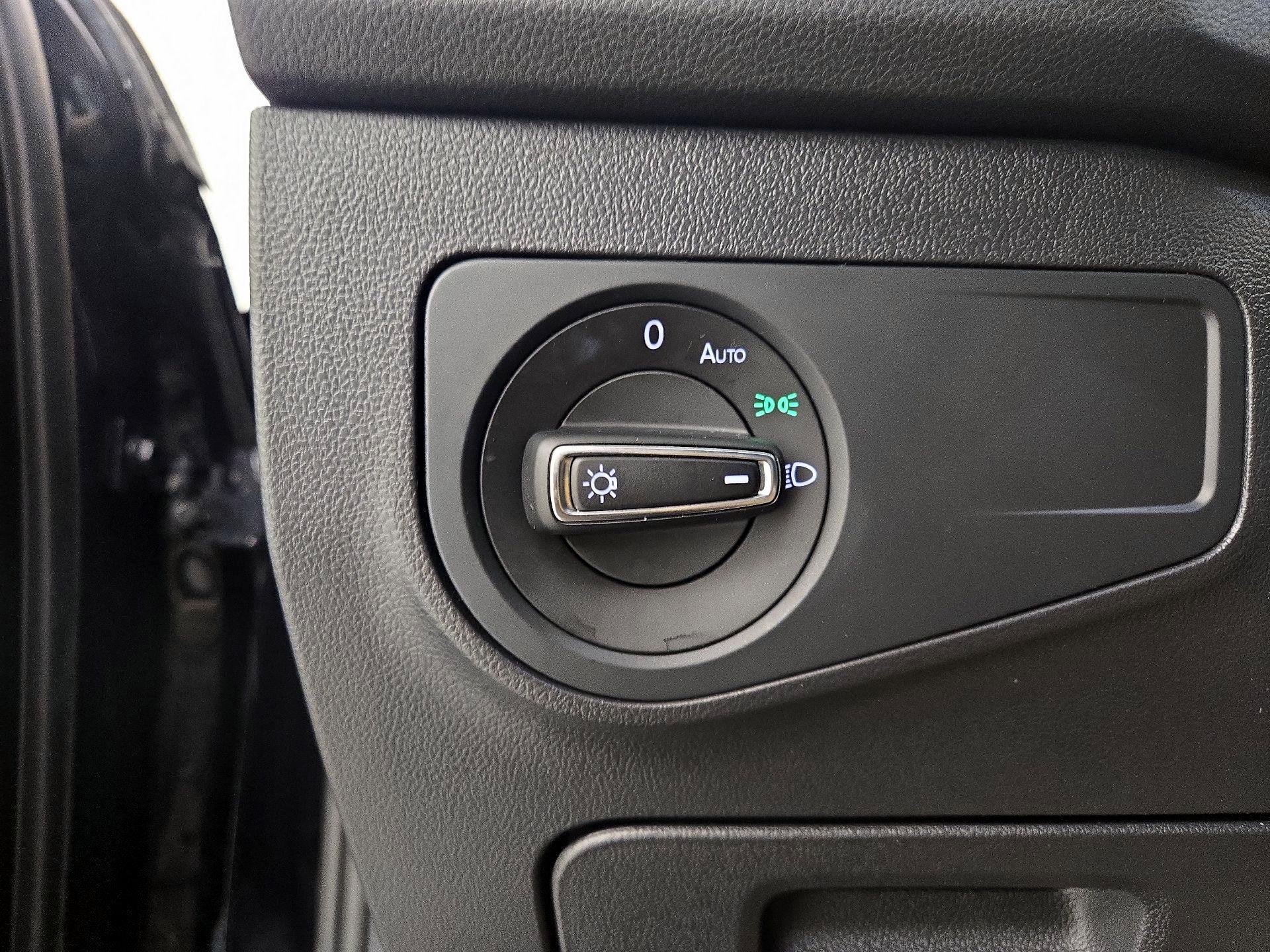 Thumbnail: 2023 Volkswagen Tiguan - 13