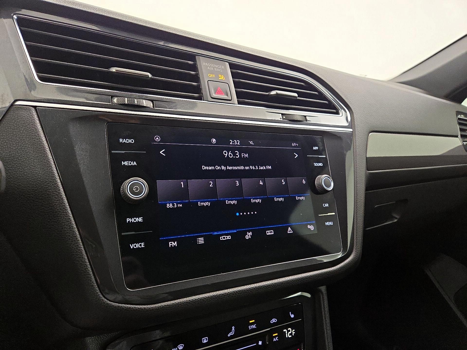 Thumbnail: 2023 Volkswagen Tiguan - 15