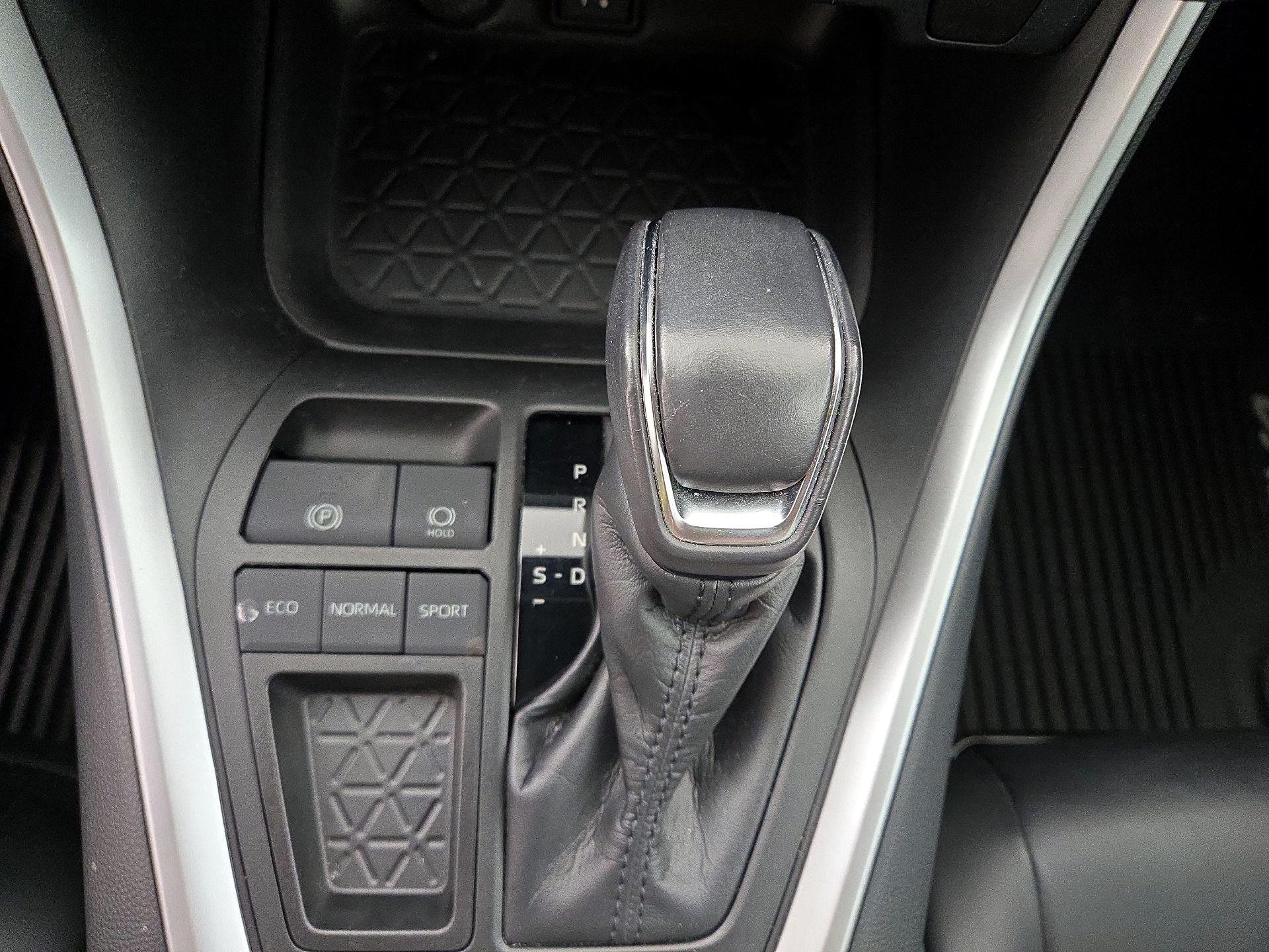 Thumbnail: 2019 Toyota RAV4 - 16