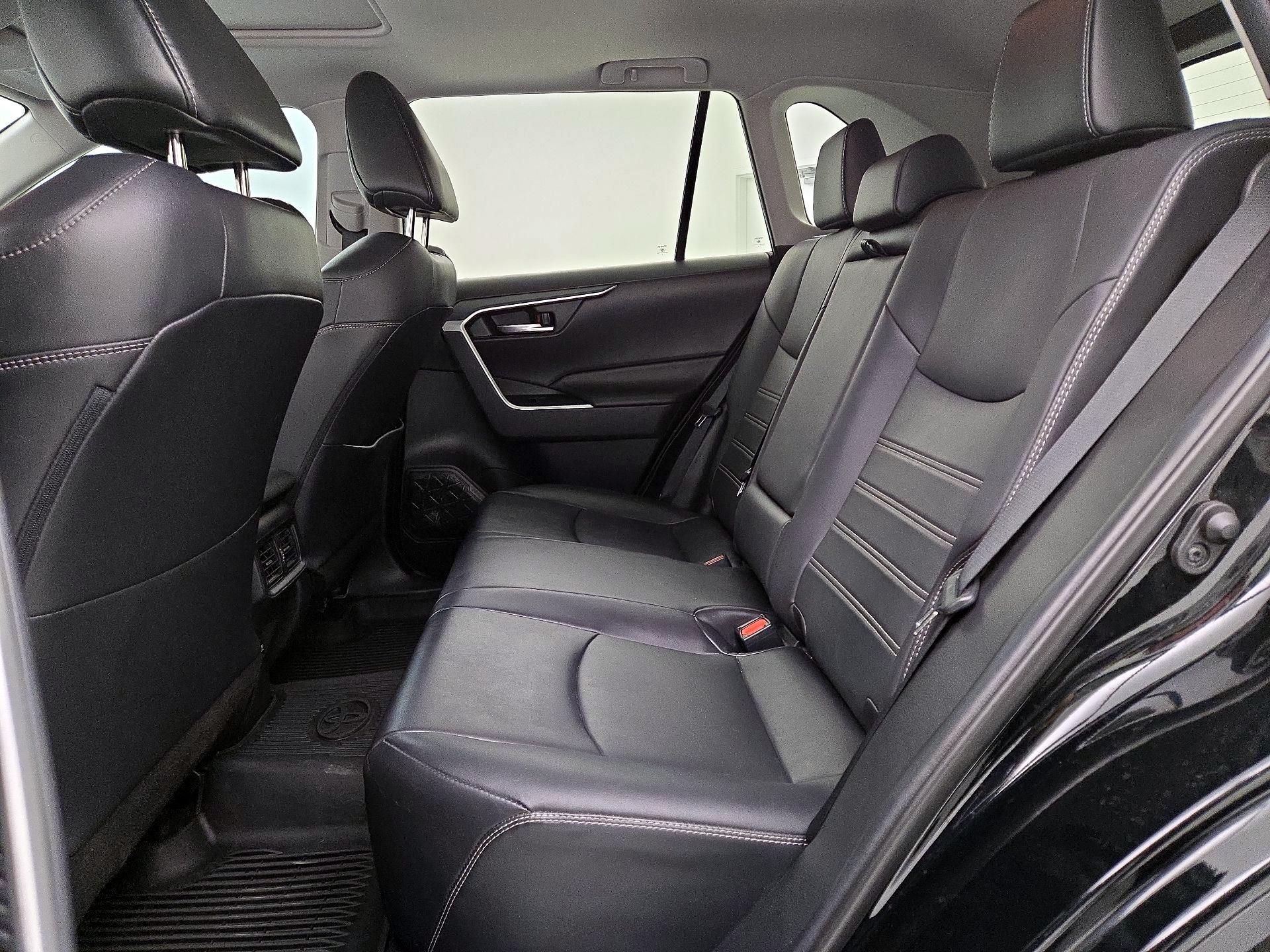 Thumbnail: 2019 Toyota RAV4 - 19