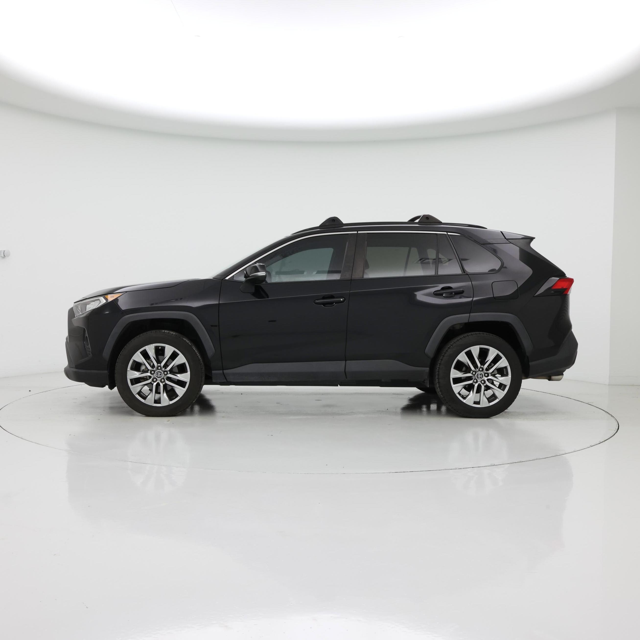 Thumbnail: 2019 Toyota RAV4 - 3
