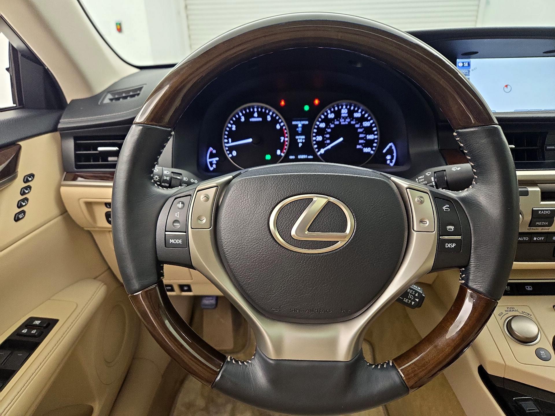 Thumbnail: 2014 Lexus ES - 10