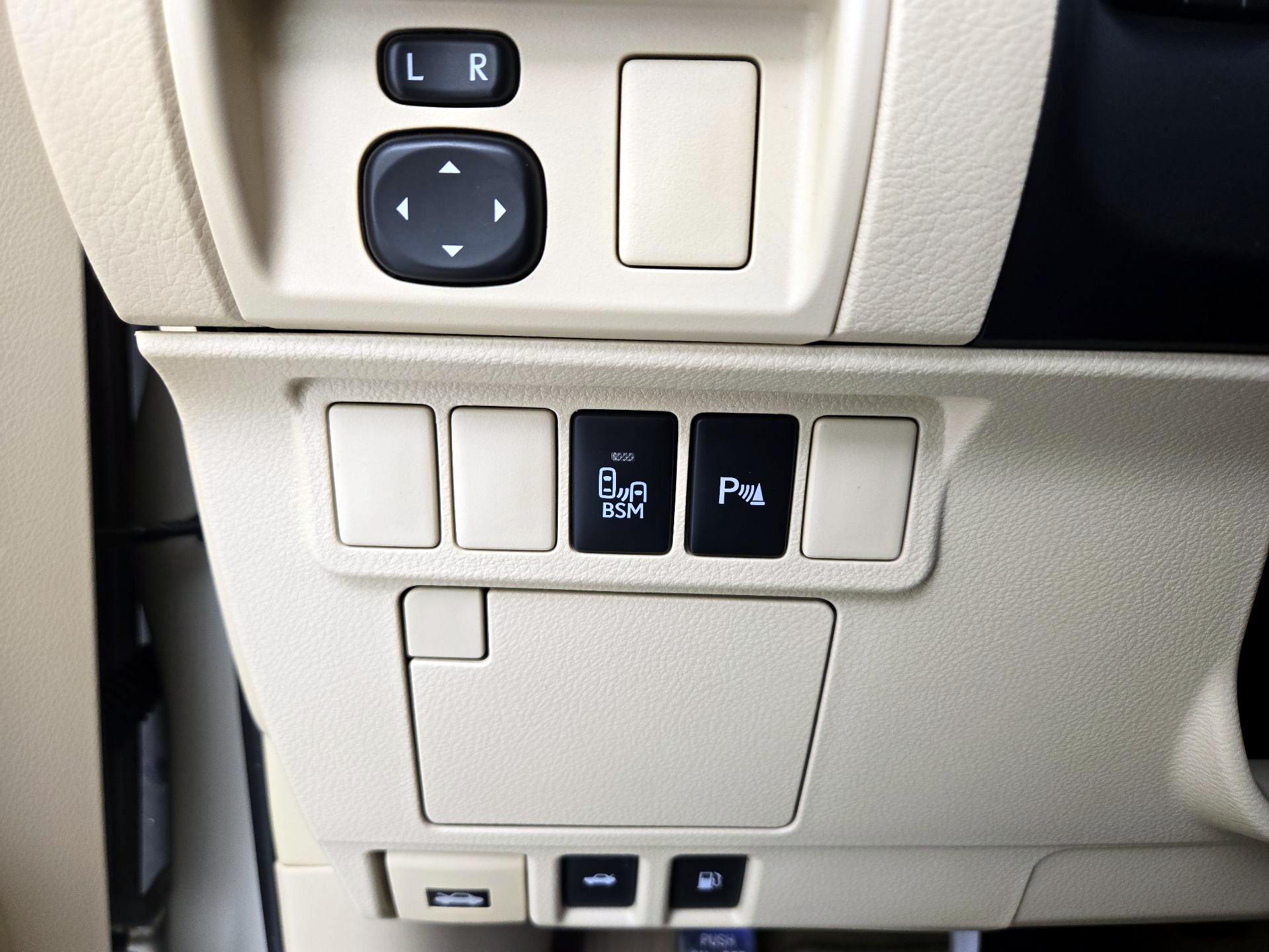 Thumbnail: 2014 Lexus ES - 13