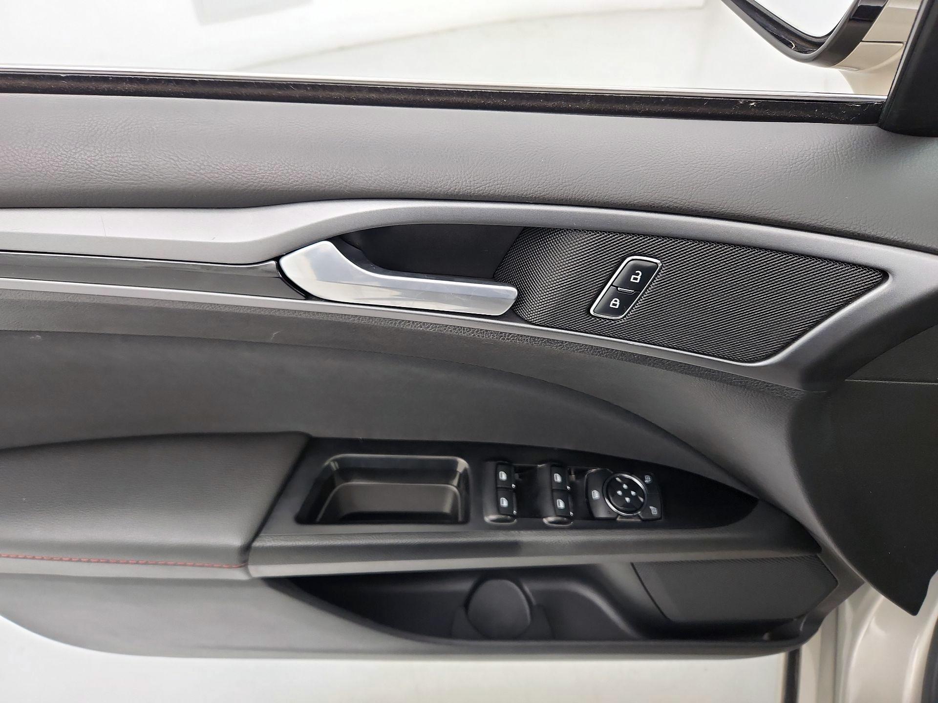 Thumbnail: 2015 Ford Fusion - 12