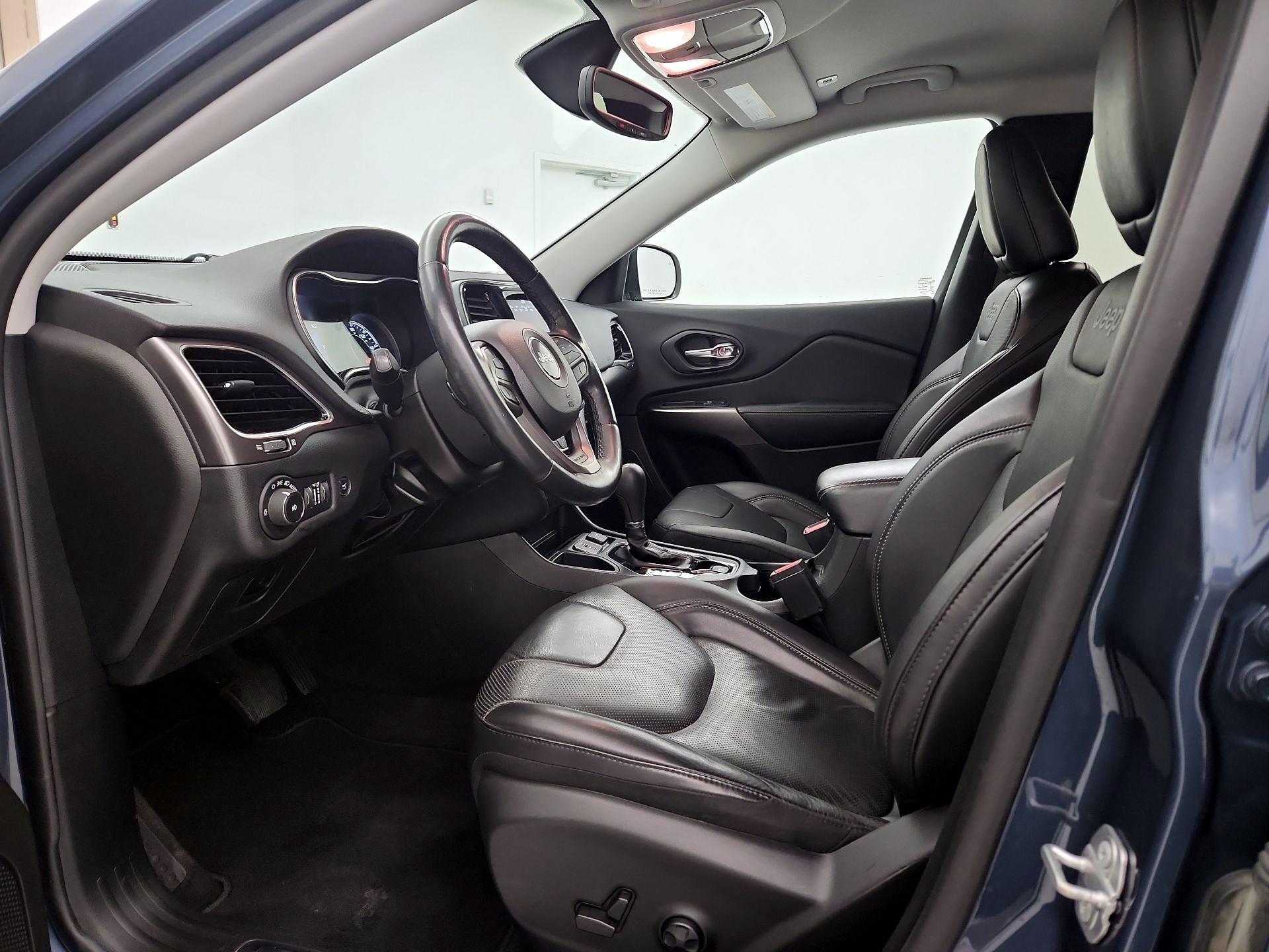 Thumbnail: 2019 Jeep Cherokee - 11