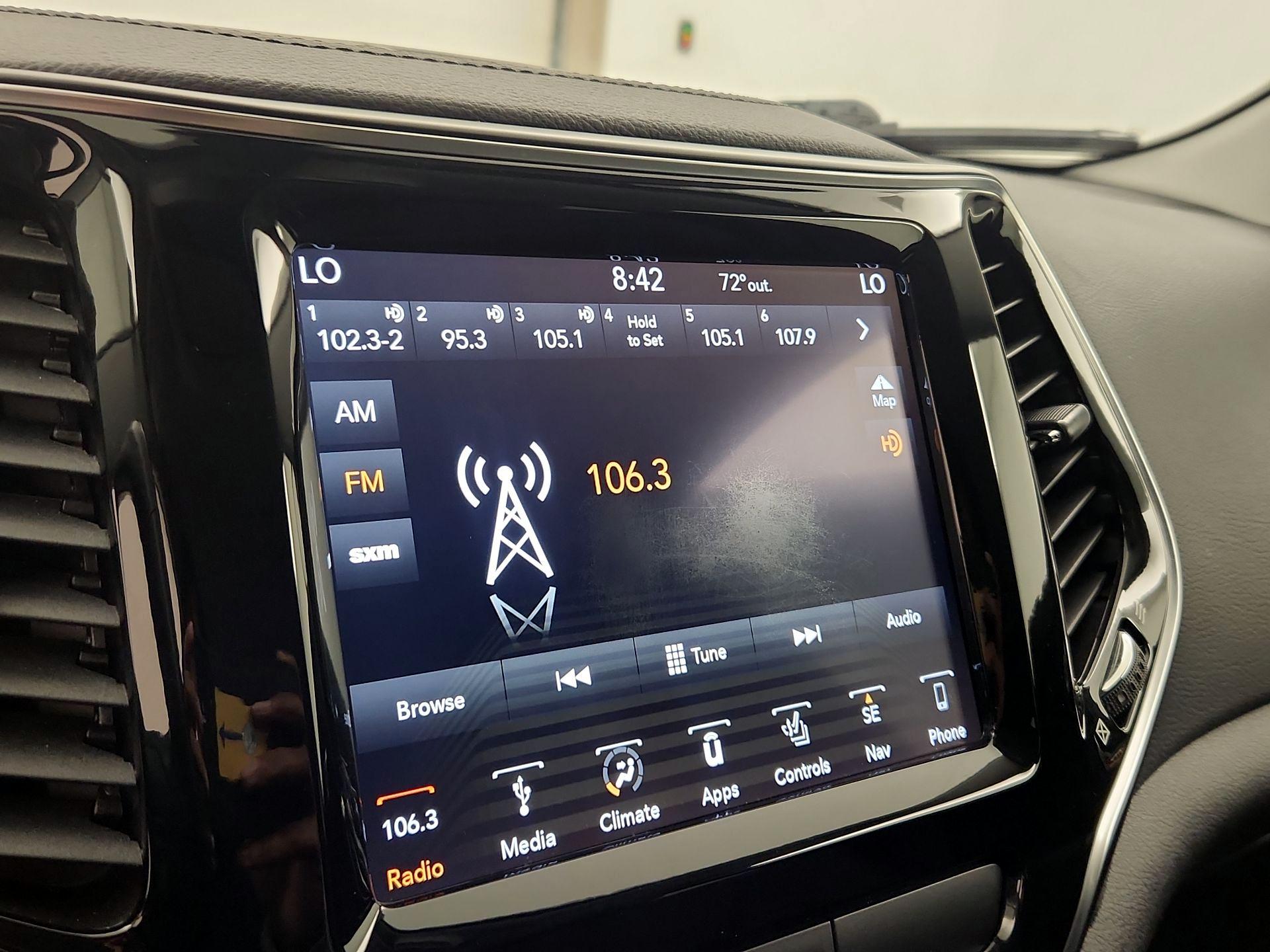 Thumbnail: 2019 Jeep Cherokee - 16