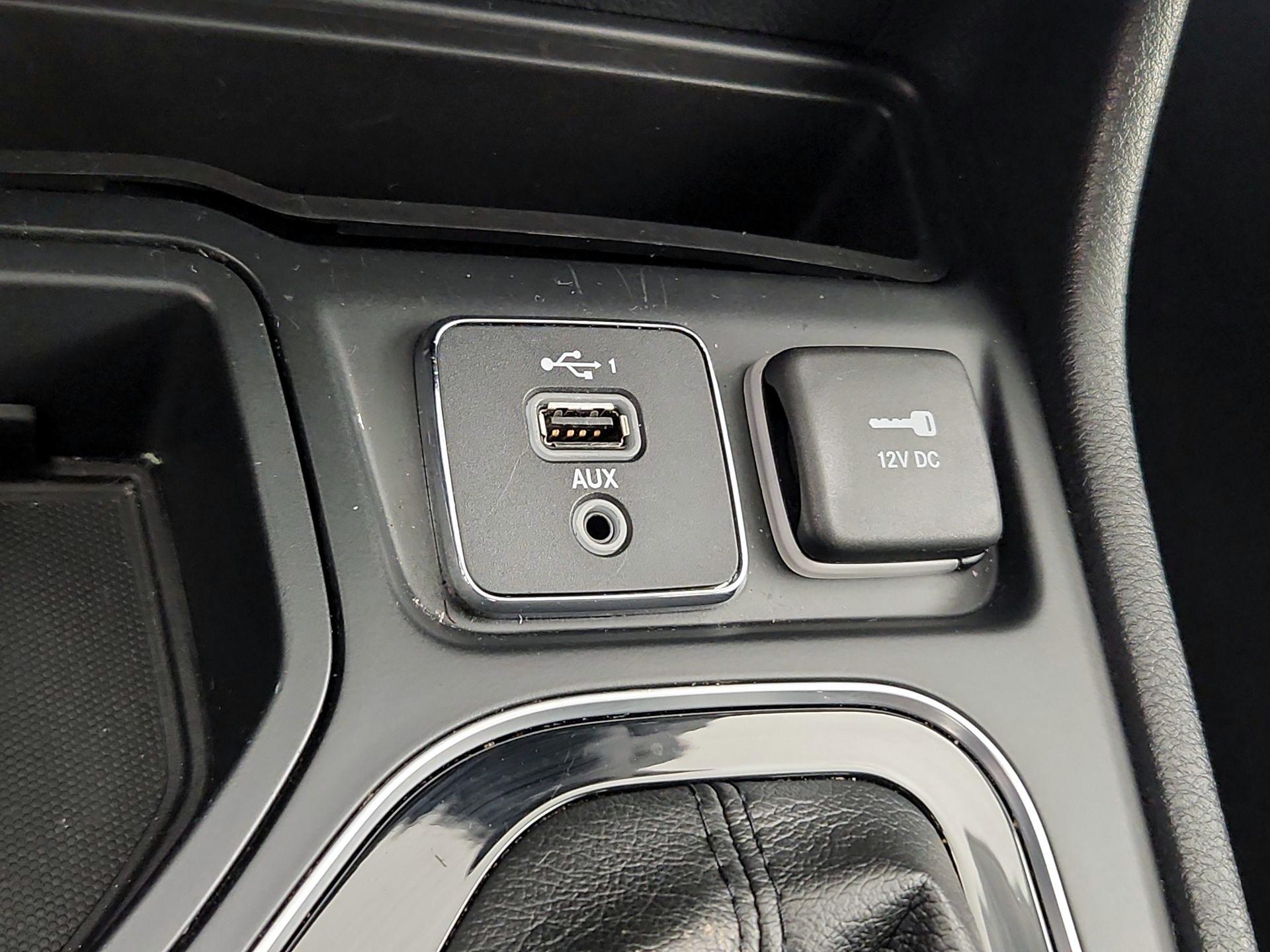 Thumbnail: 2019 Jeep Cherokee - 19