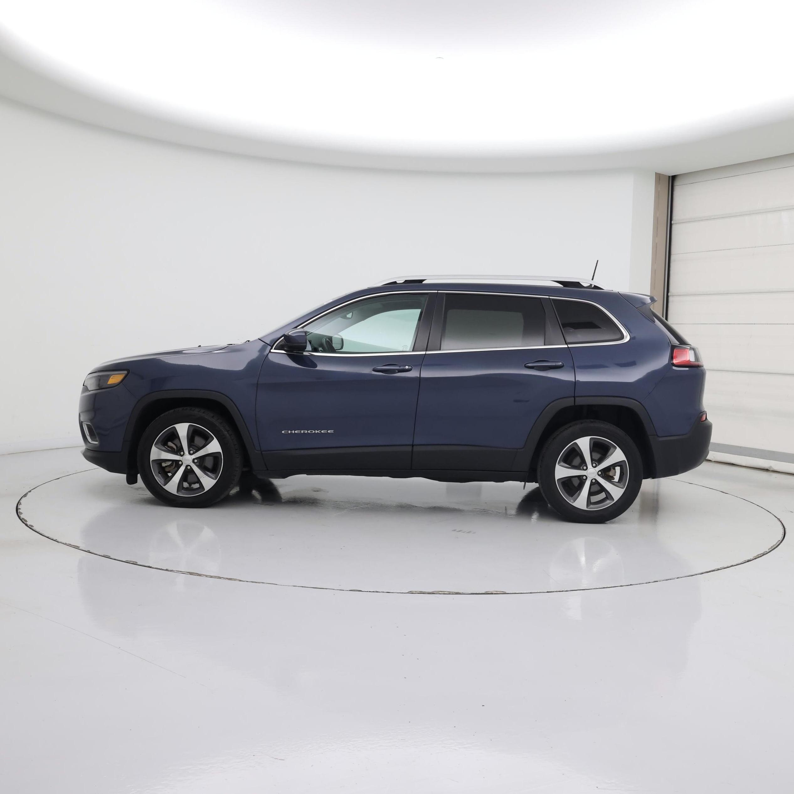 Thumbnail: 2019 Jeep Cherokee - 3