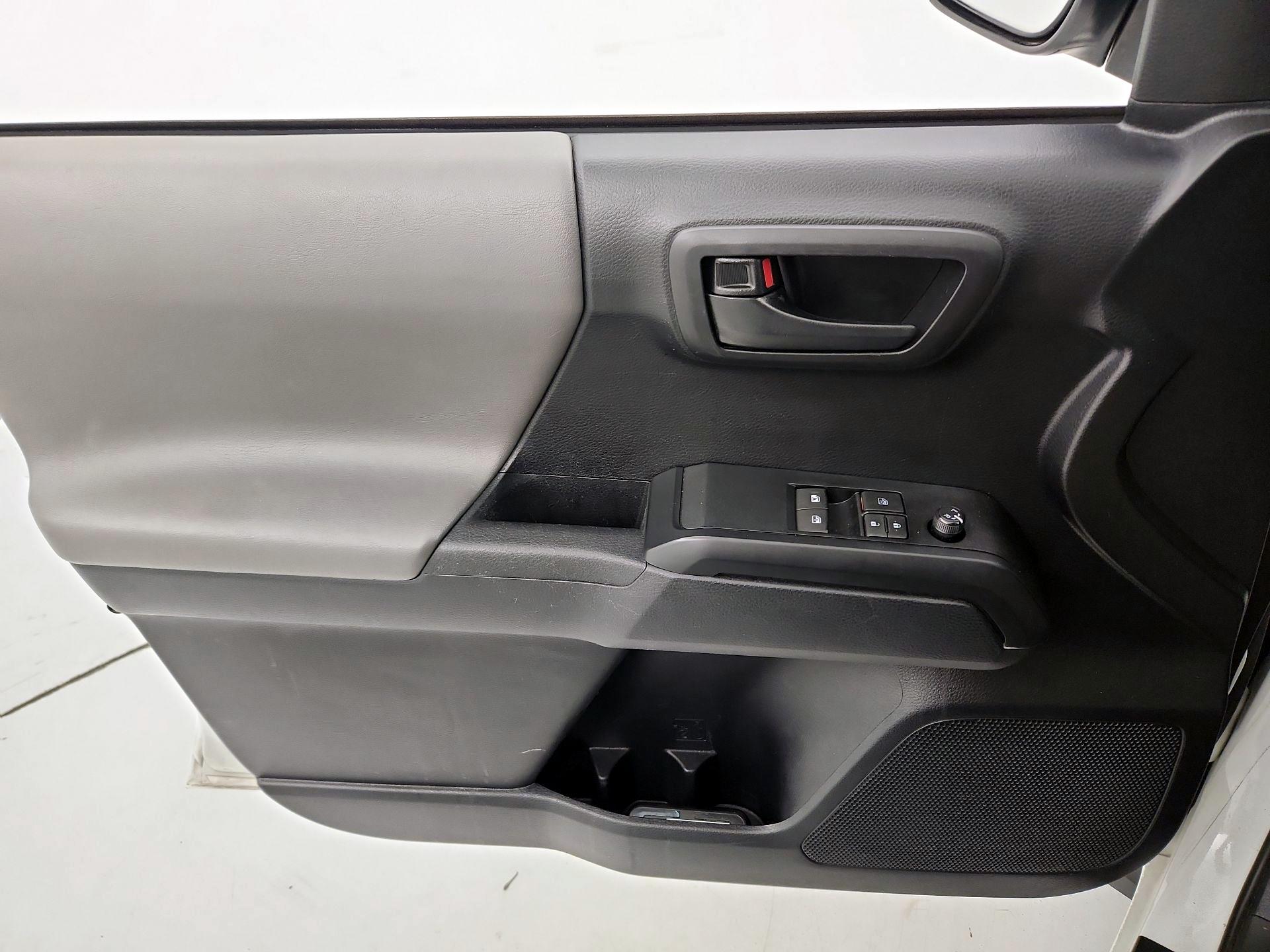 Thumbnail: 2019 Toyota Tacoma - 12