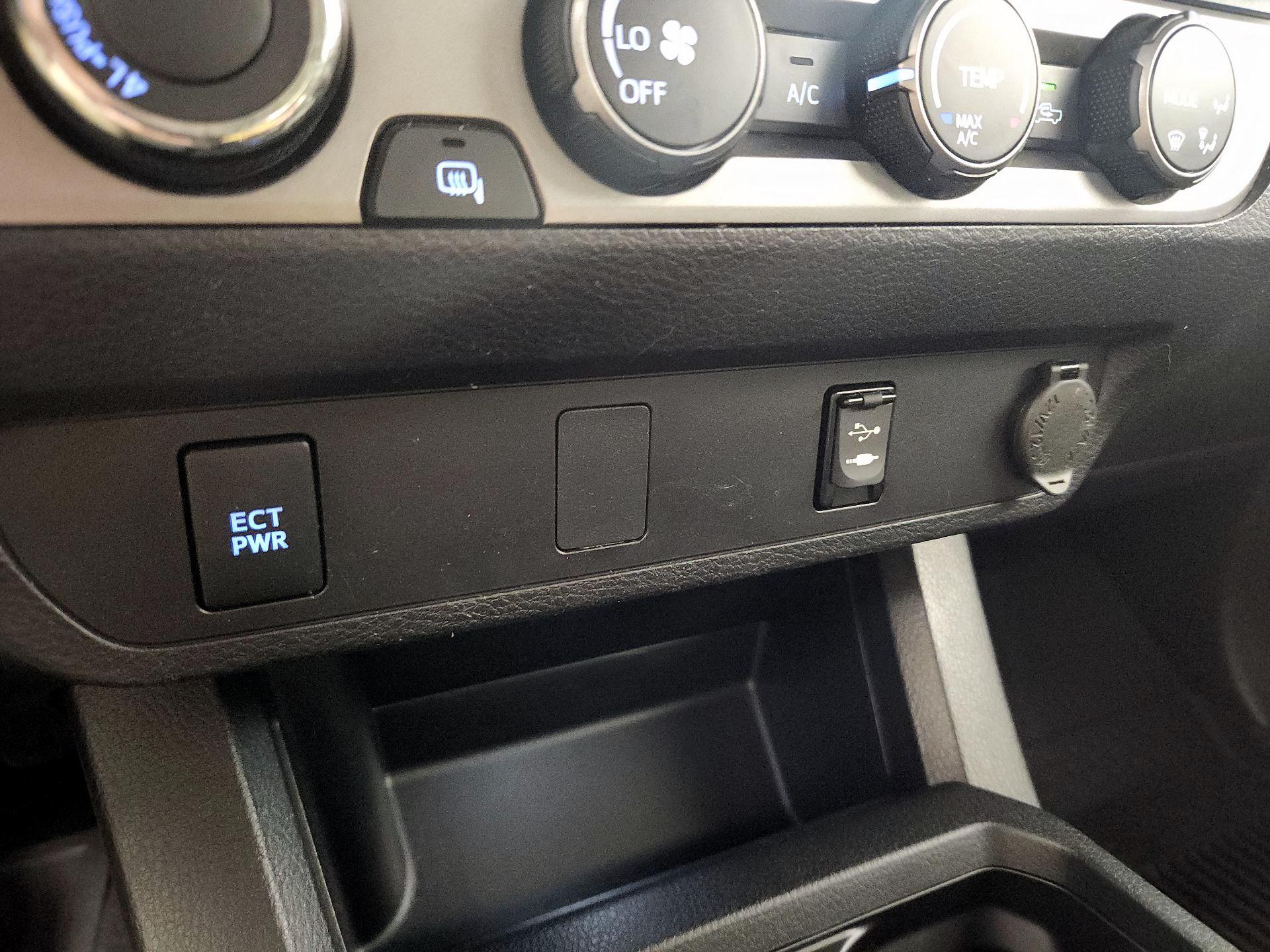 Thumbnail: 2019 Toyota Tacoma - 18