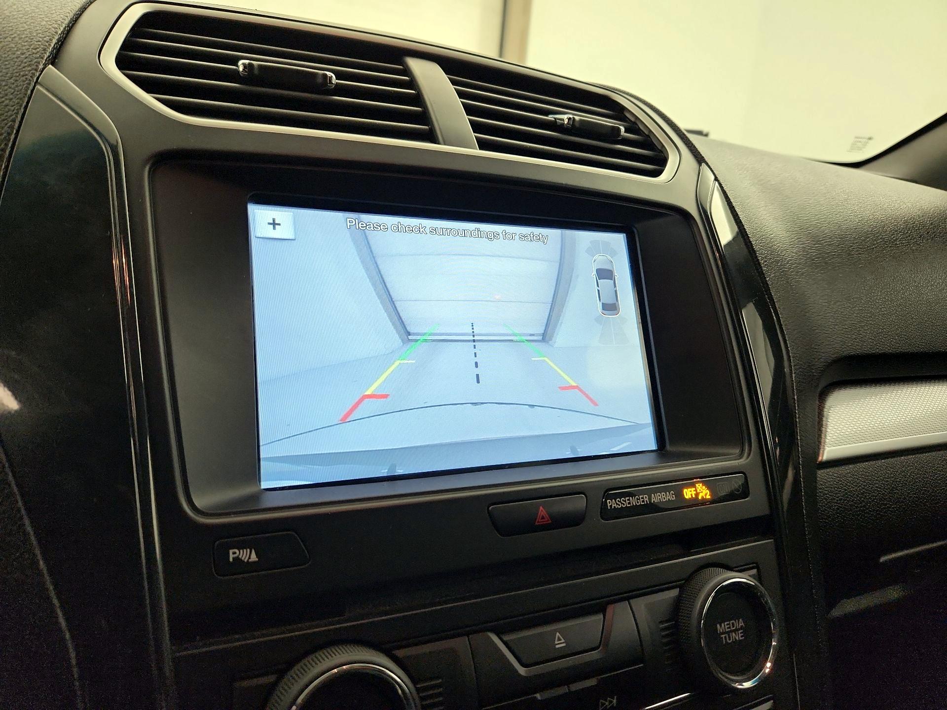 Thumbnail: 2017 Ford Explorer - 15