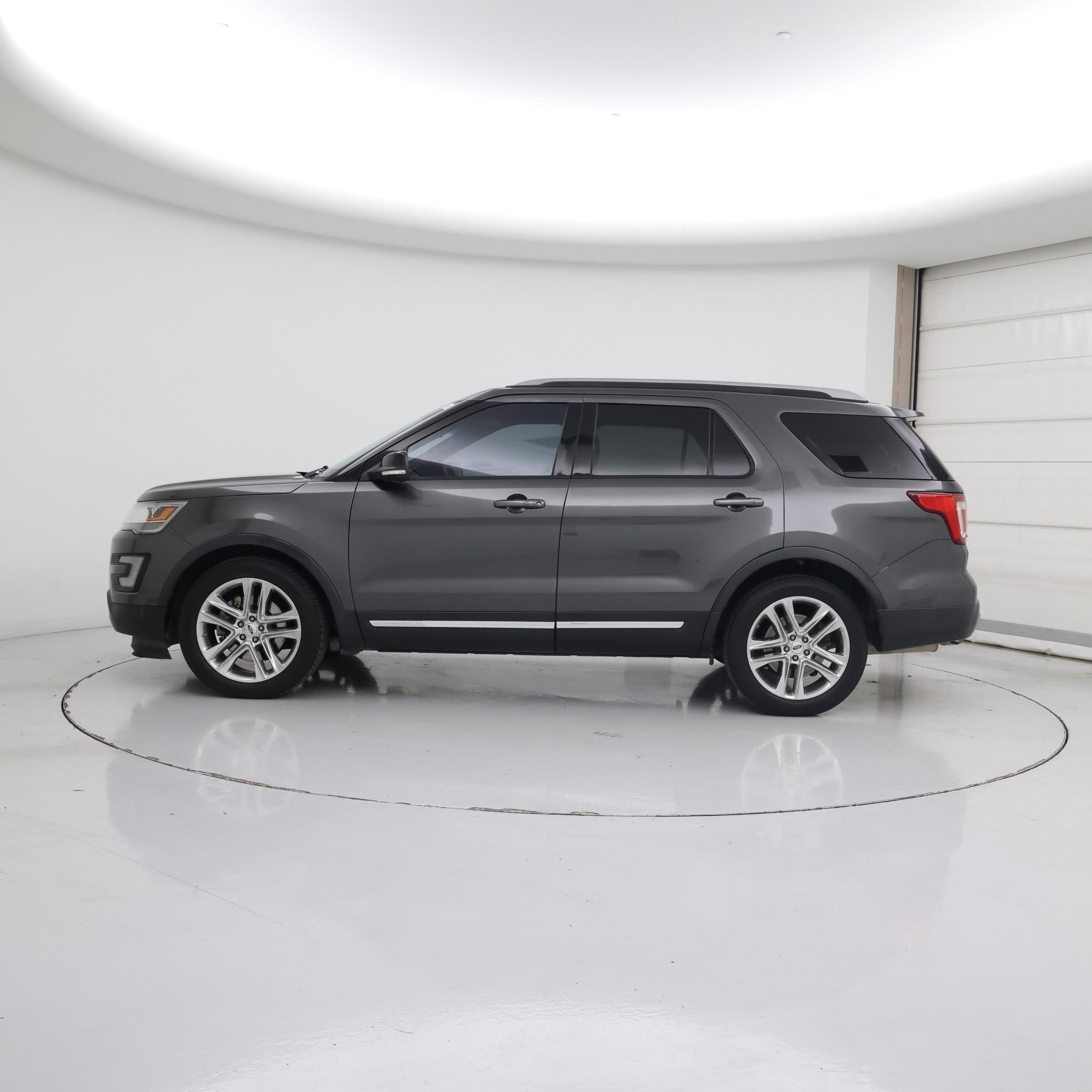 Thumbnail: 2017 Ford Explorer - 3