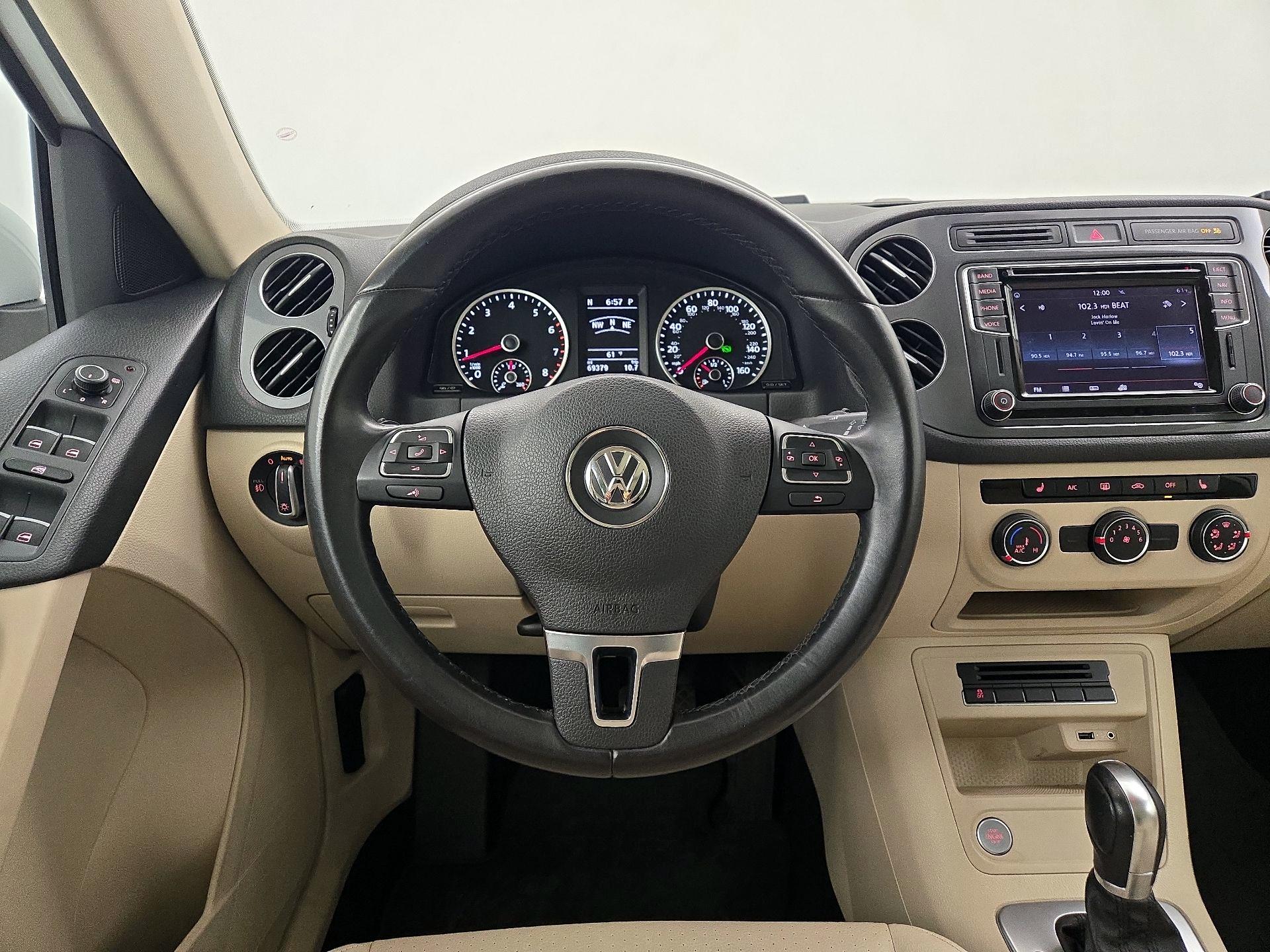 Thumbnail: 2016 Volkswagen Tiguan - 10