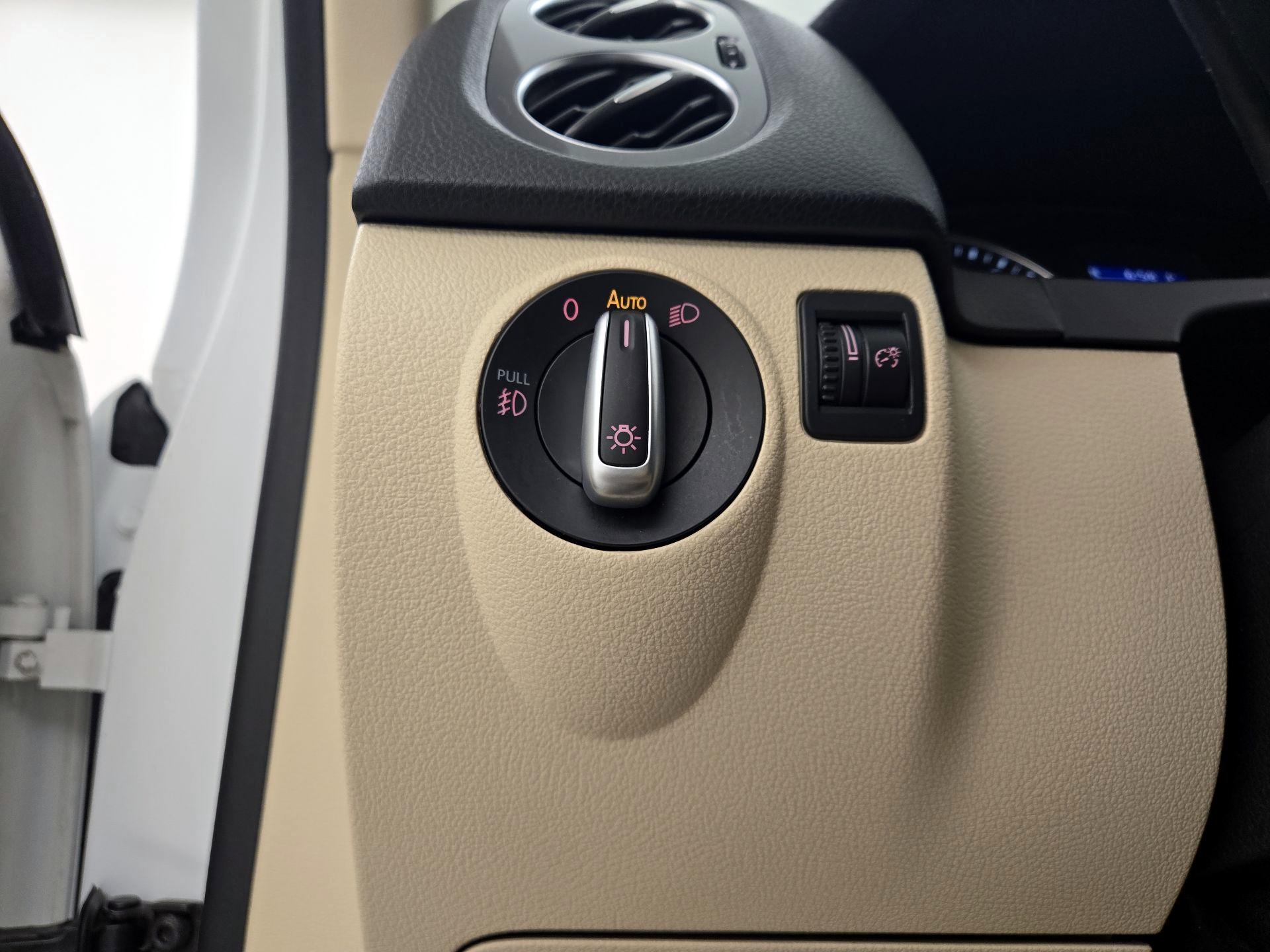 Thumbnail: 2016 Volkswagen Tiguan - 13