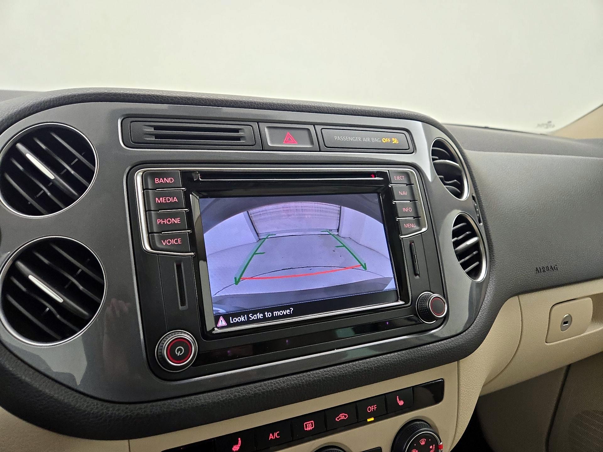 Thumbnail: 2016 Volkswagen Tiguan - 15